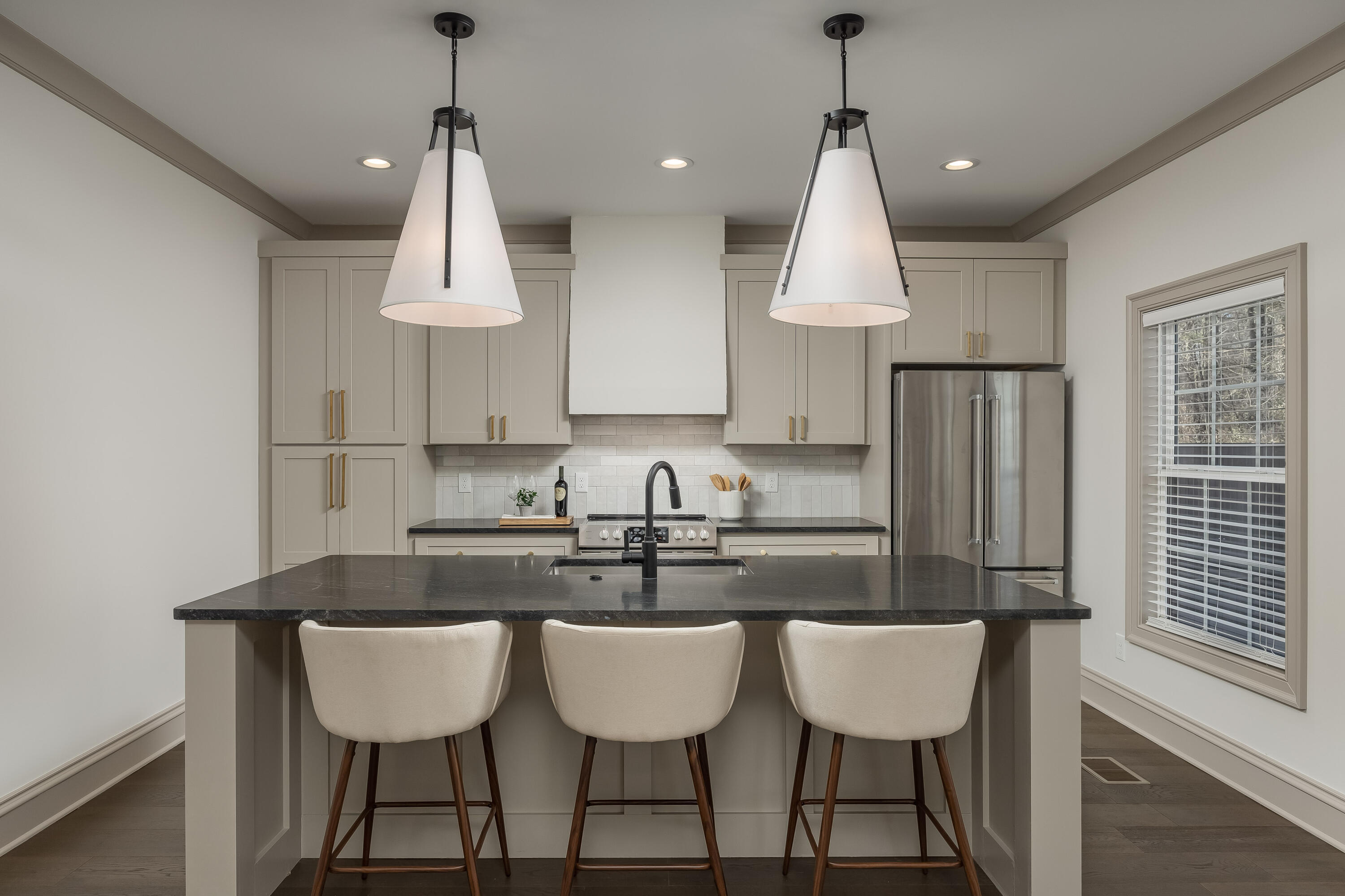 1023 Amelia Court, 4