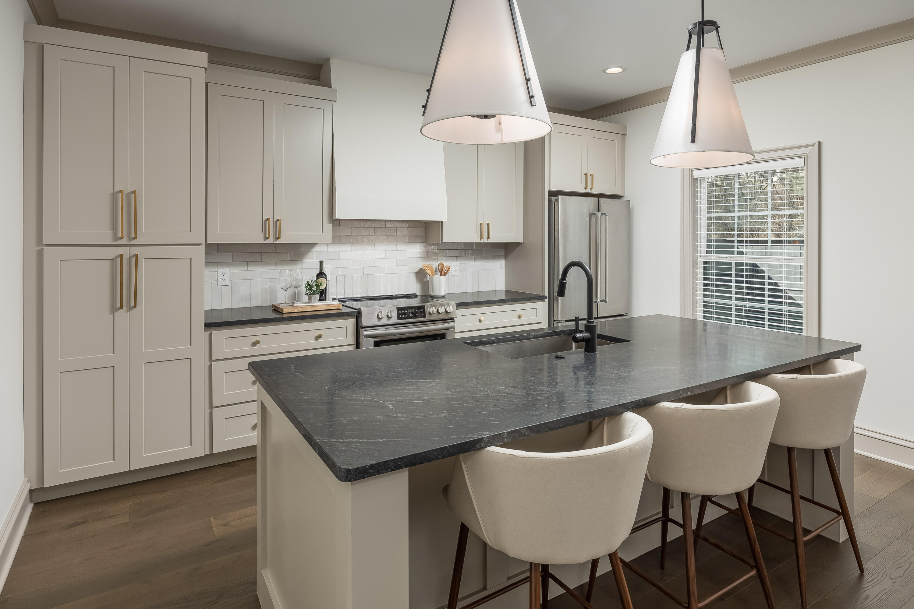1023 Amelia Court, 4