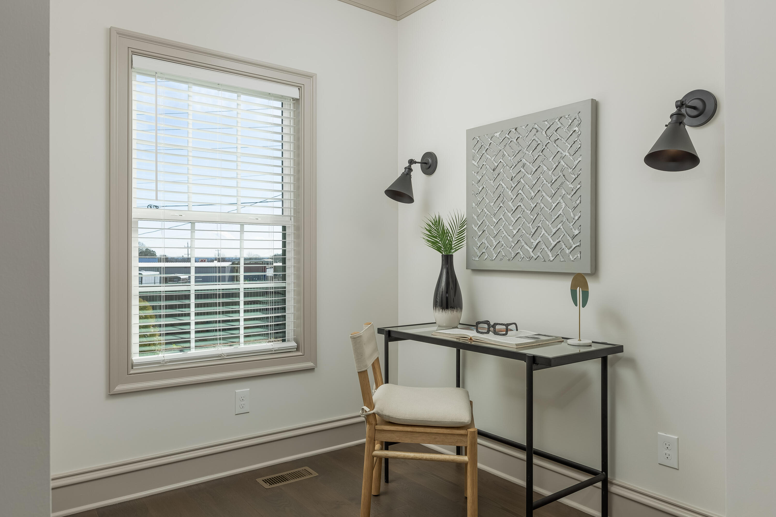 1023 Amelia Court, 4