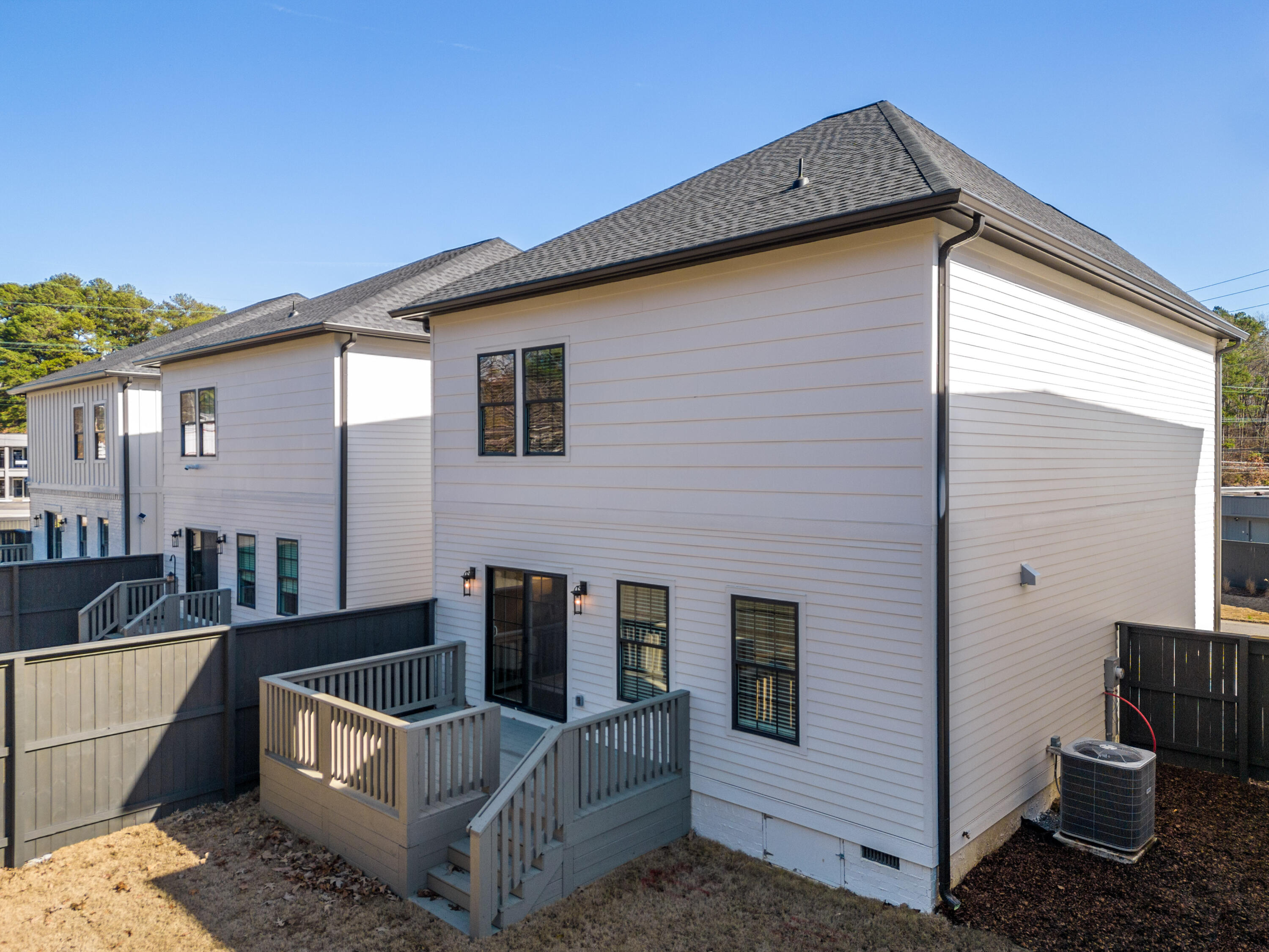 1023 Amelia Court, 4