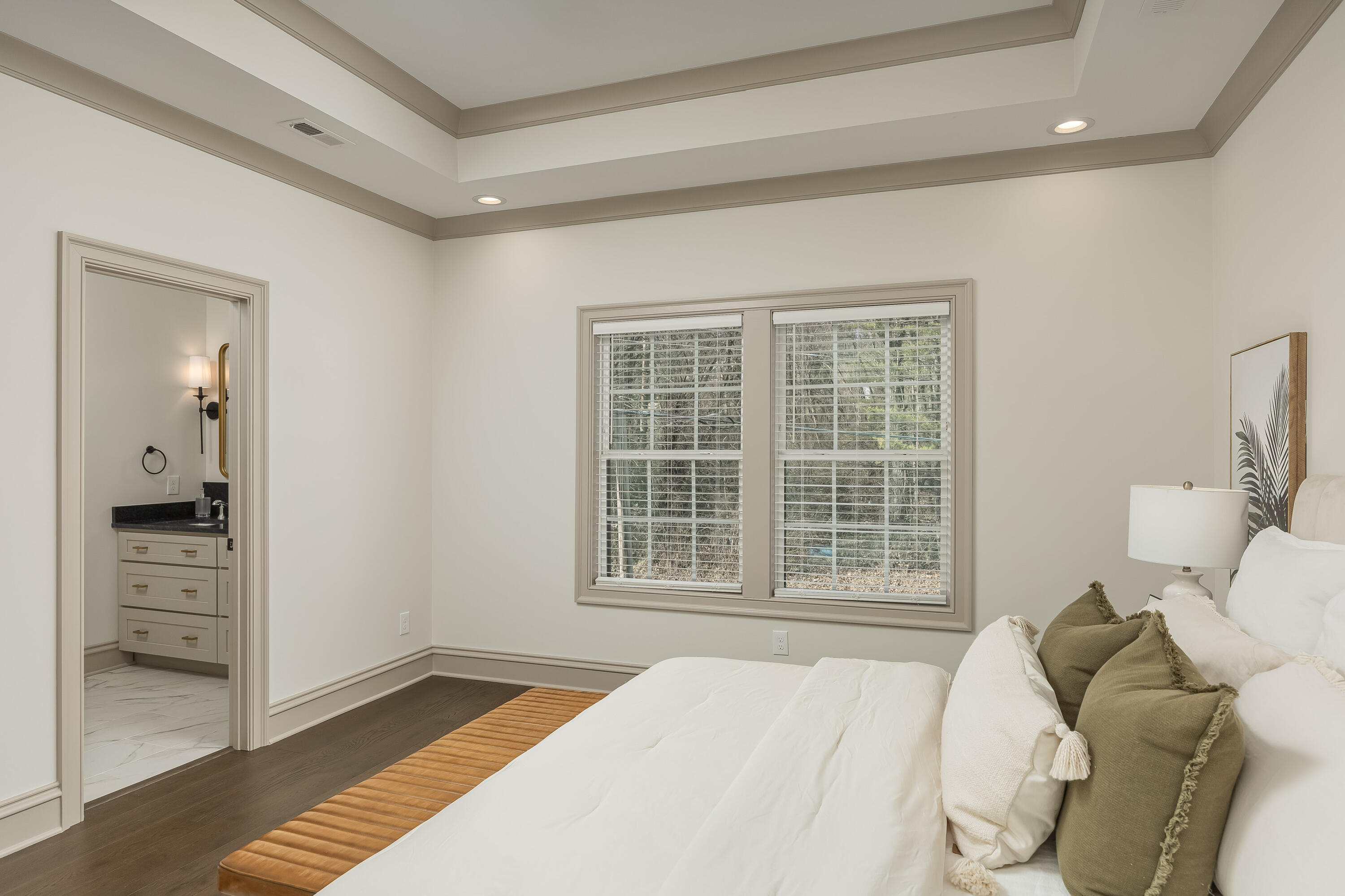 1023 Amelia Court, 4