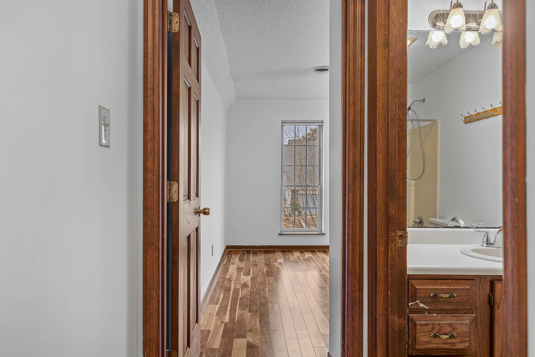 193 NW Hunters Run Place