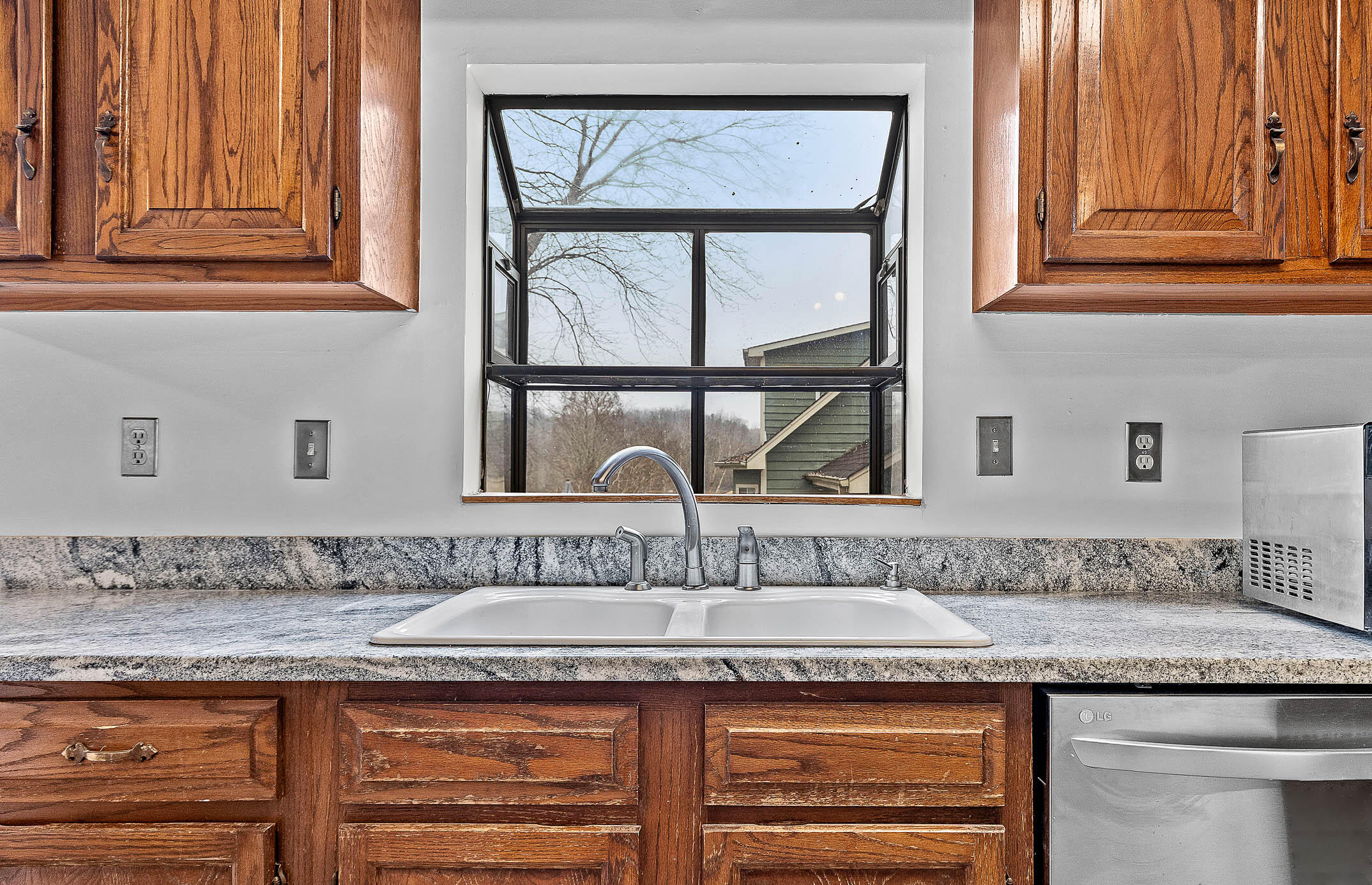 193 NW Hunters Run Place