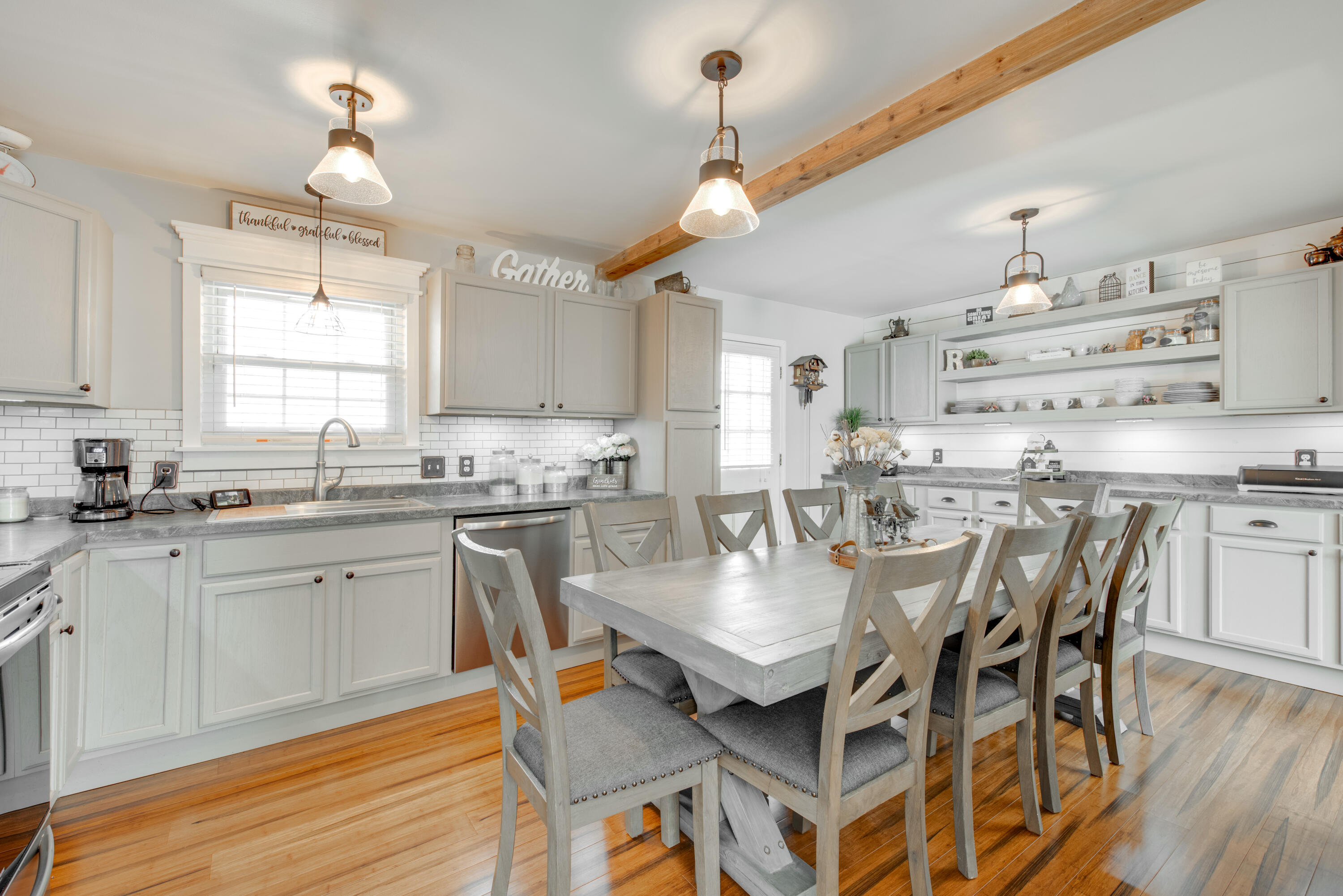 3237 Gleason Drive