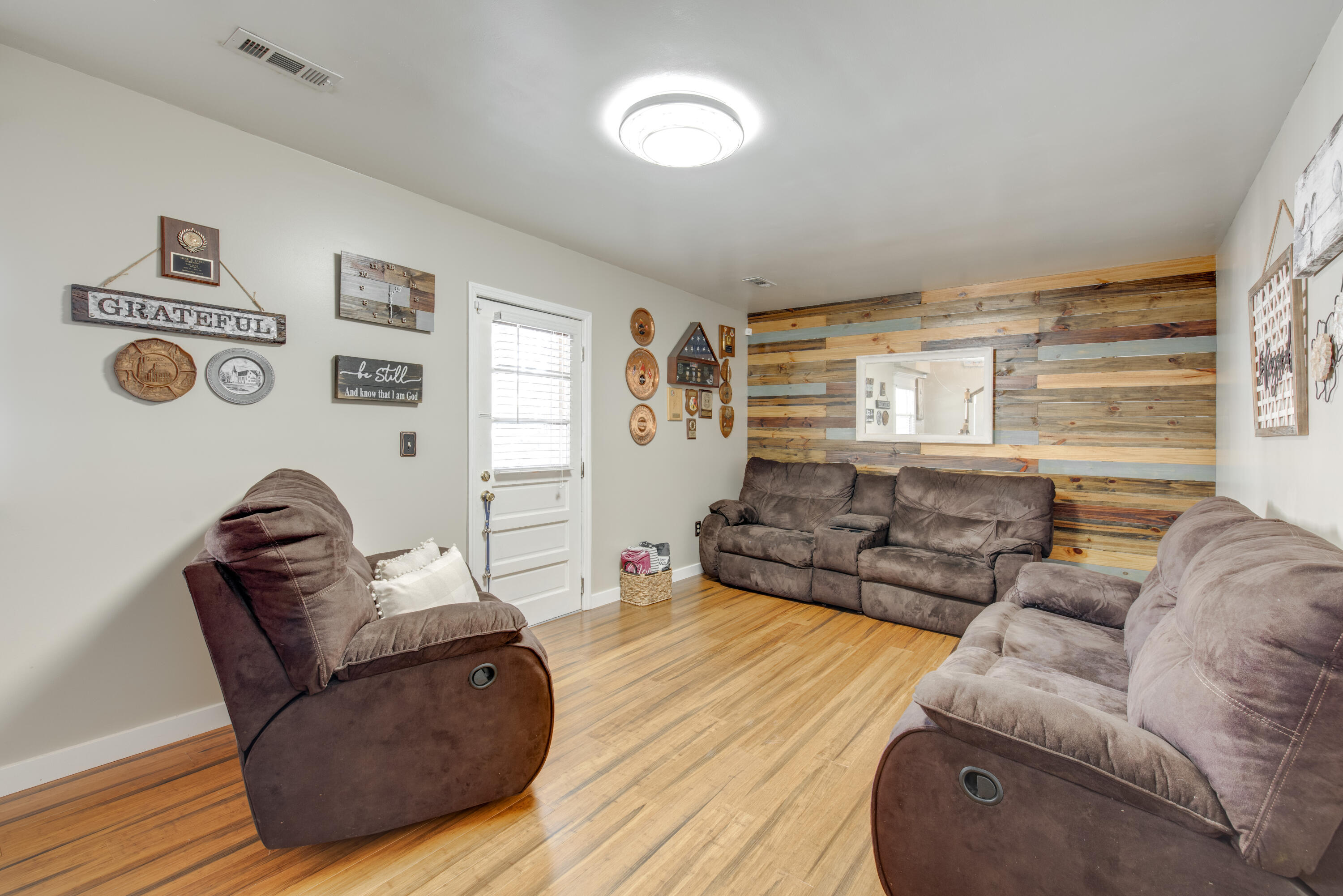 3237 Gleason Drive
