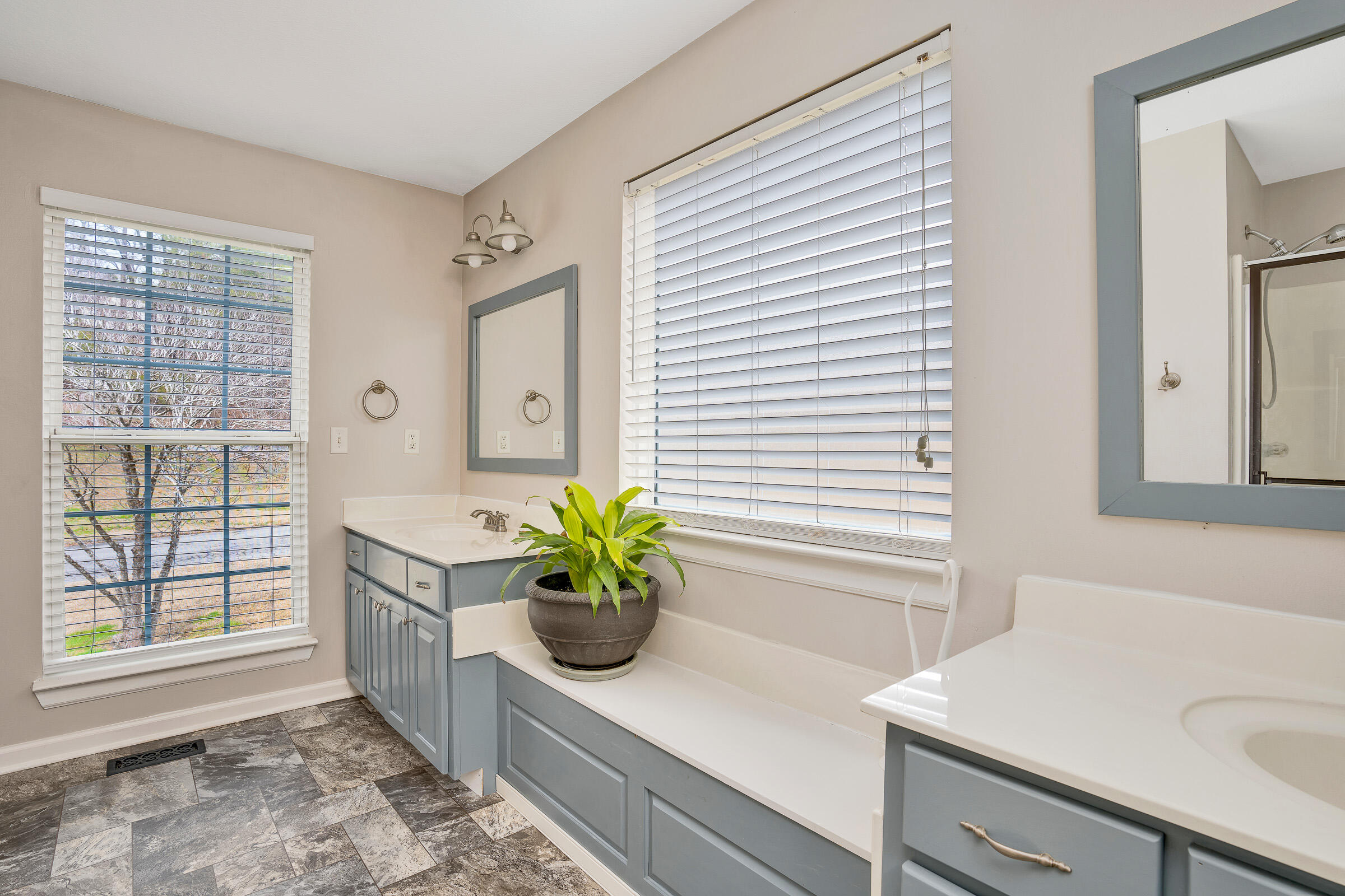 136 S Fox Run Circle