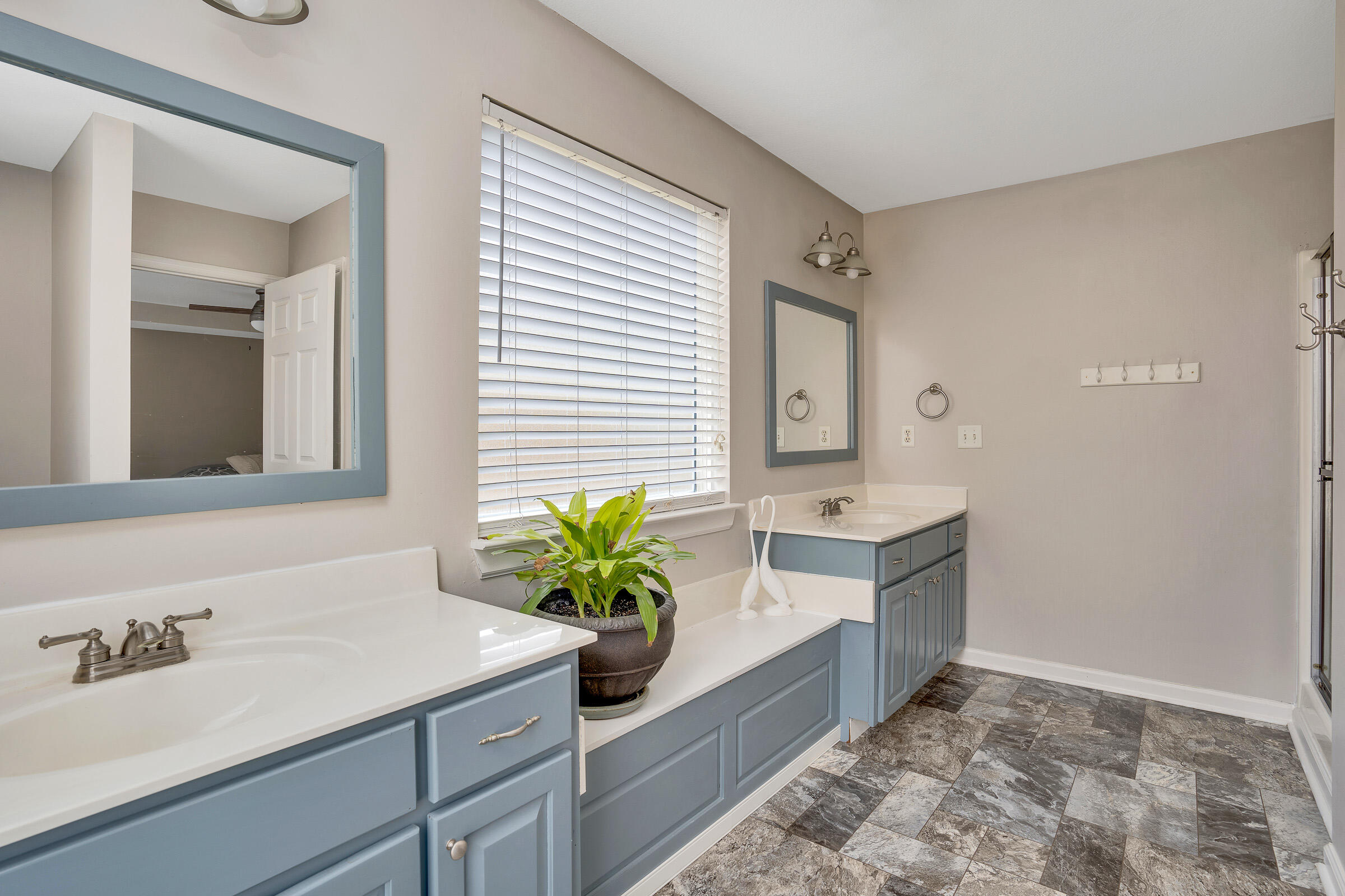 136 S Fox Run Circle