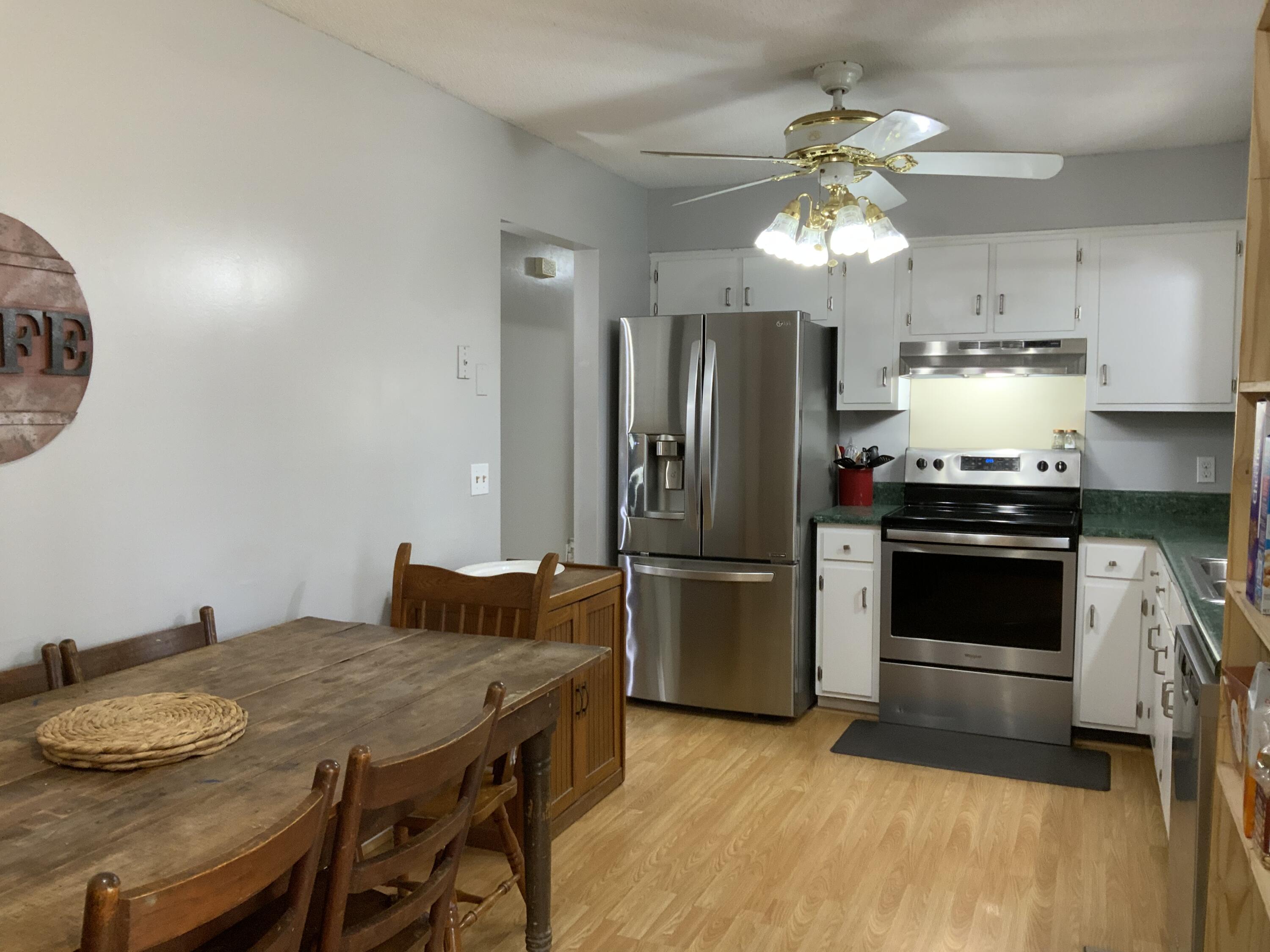 190 Laurelwood Circle