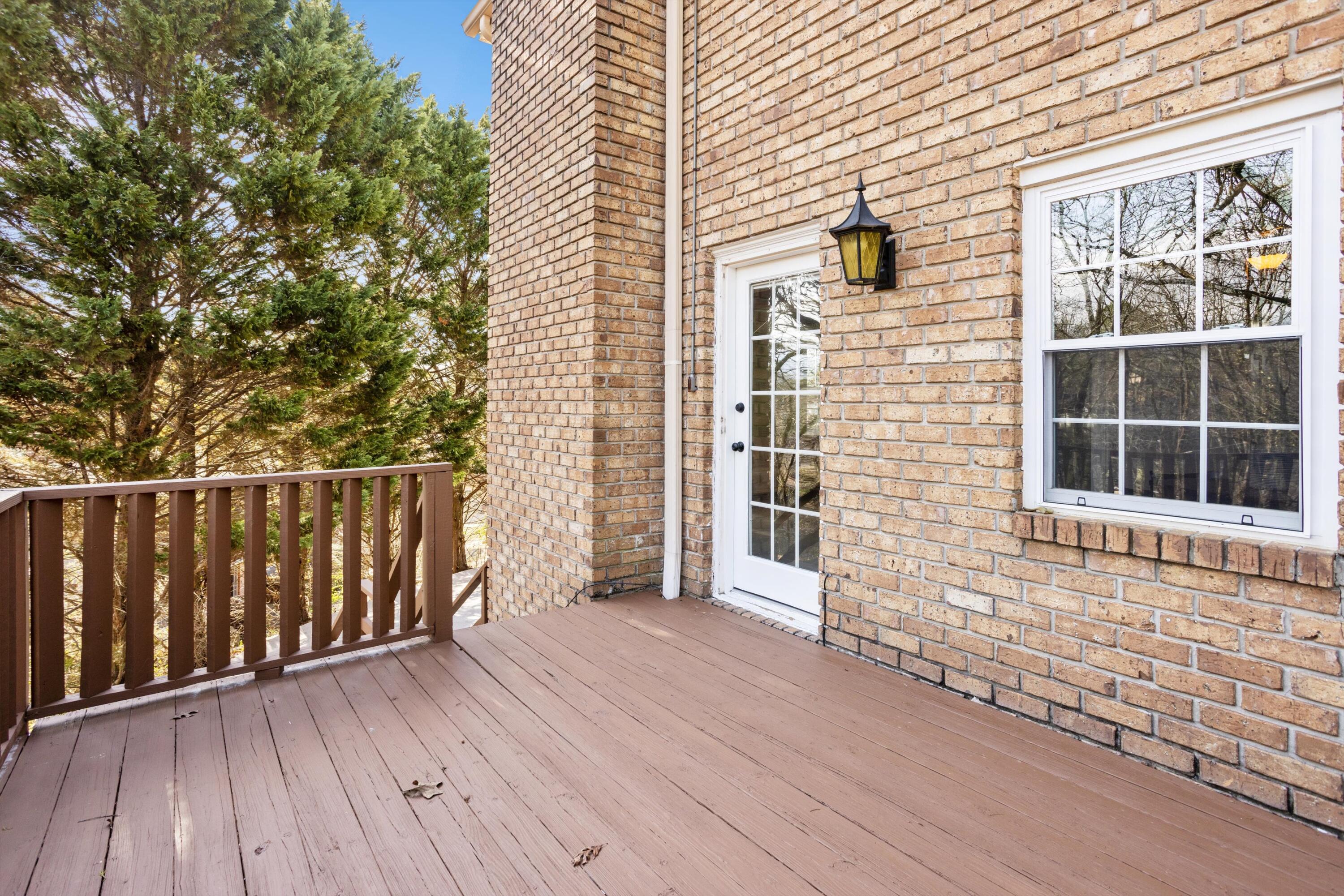 1804 Glen Oaks Terrace
