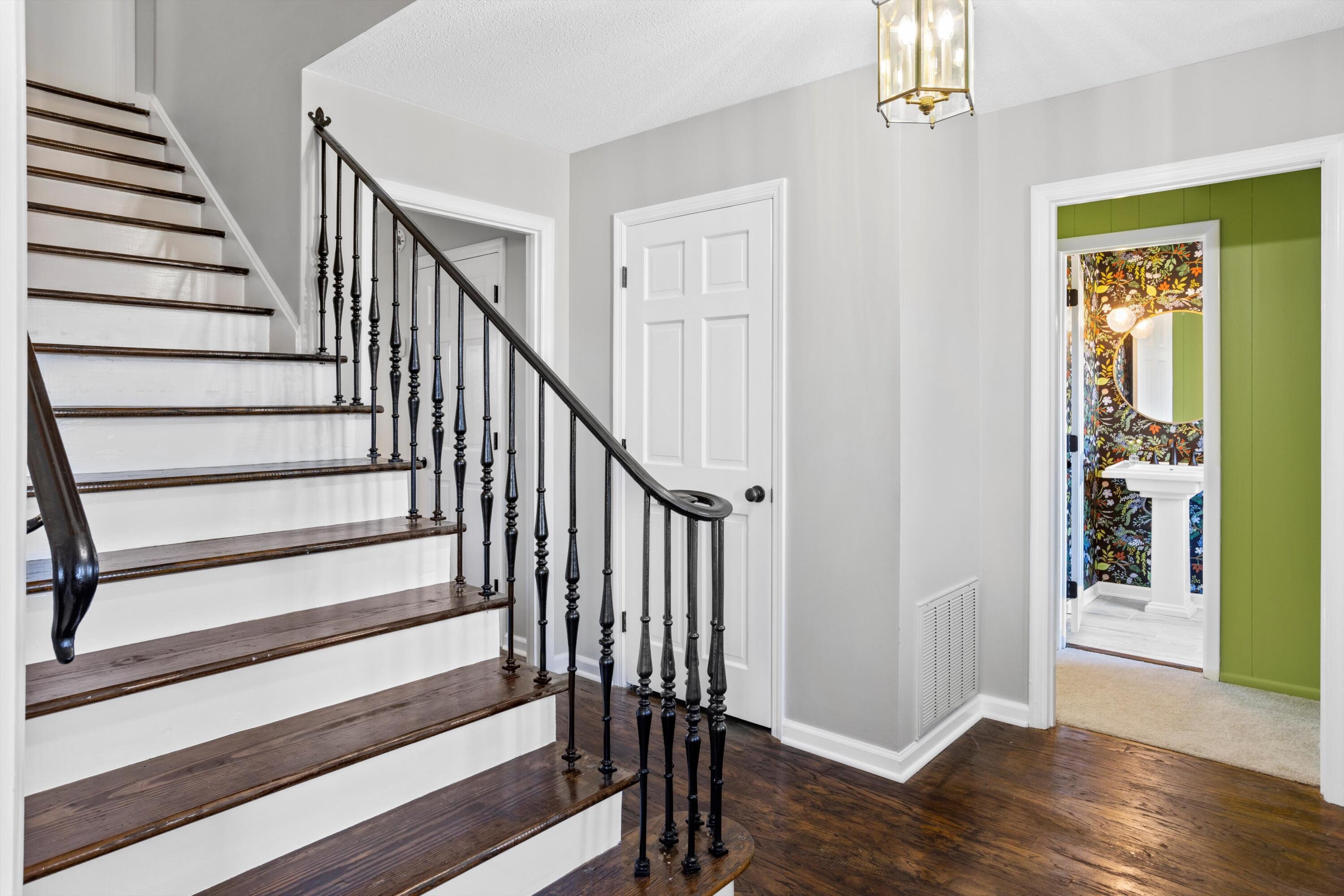 1804 Glen Oaks Terrace