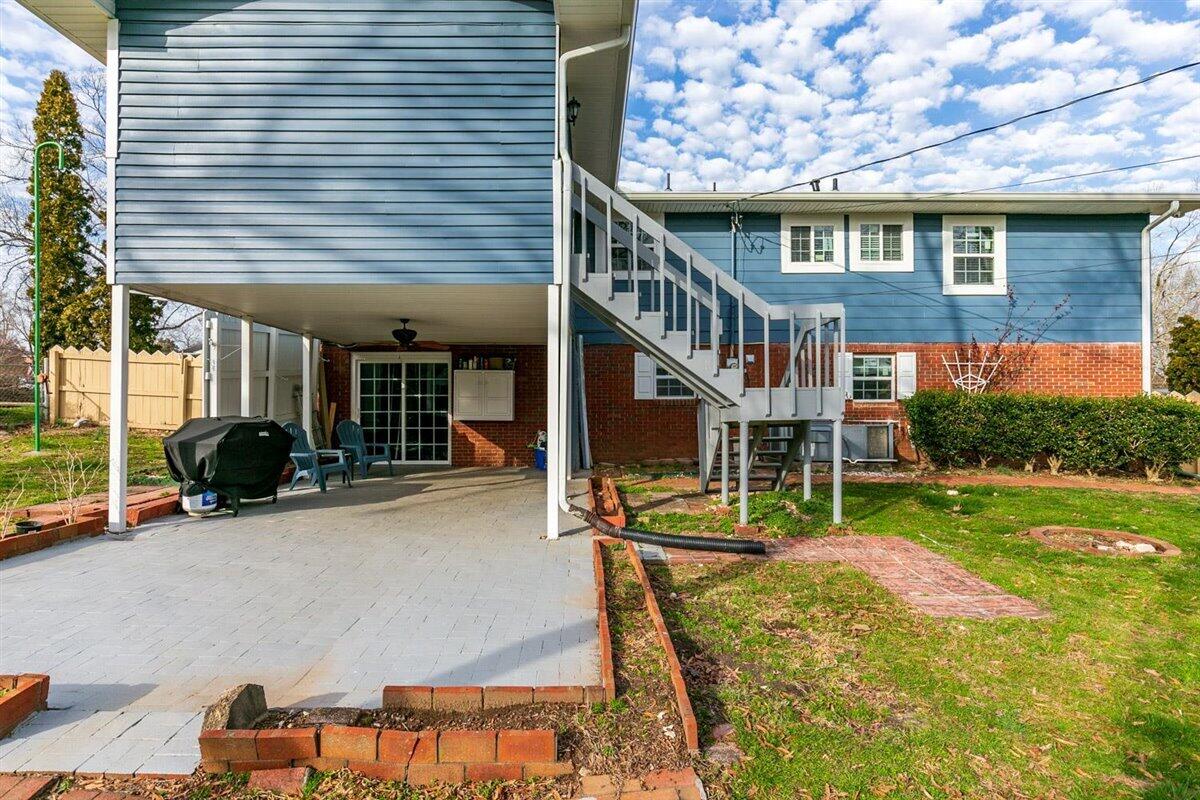 3910 N Mission Oaks Drive