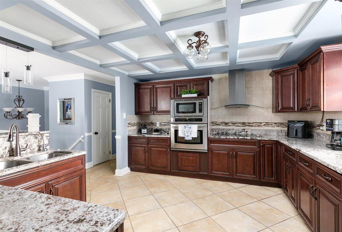 3910 N Mission Oaks Drive