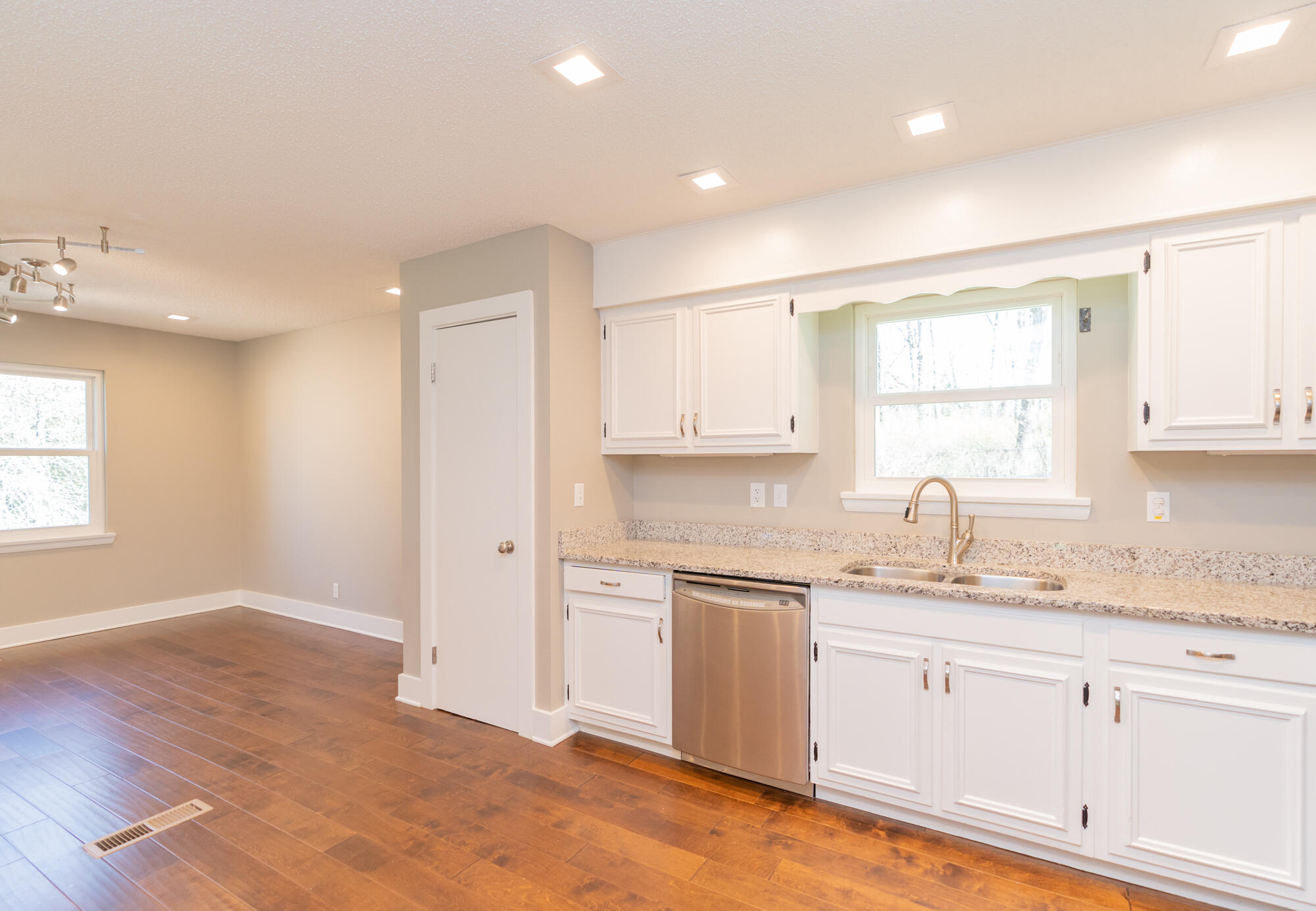 828 Skyline Park Drive