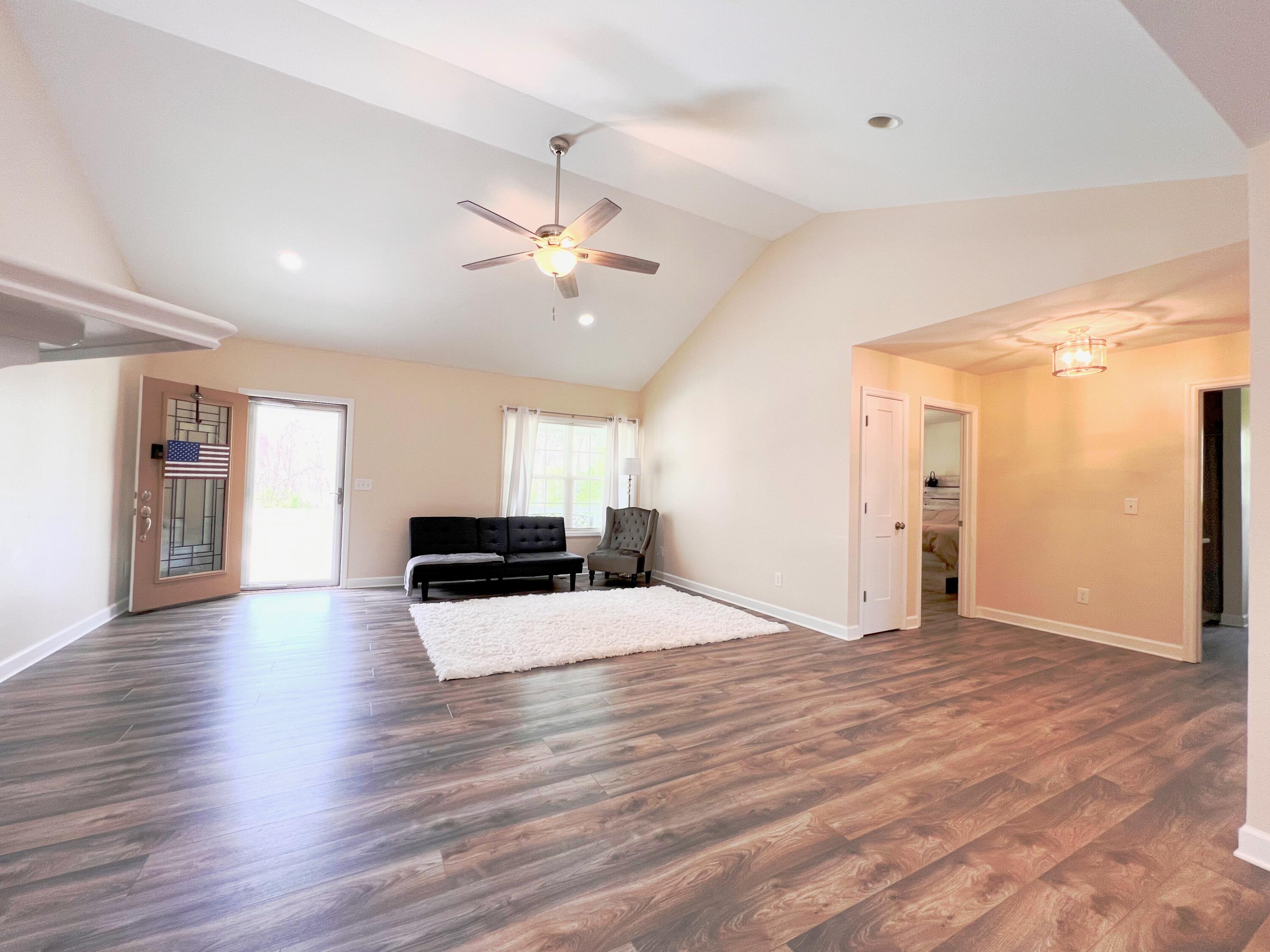 2125 Vinewood Drive