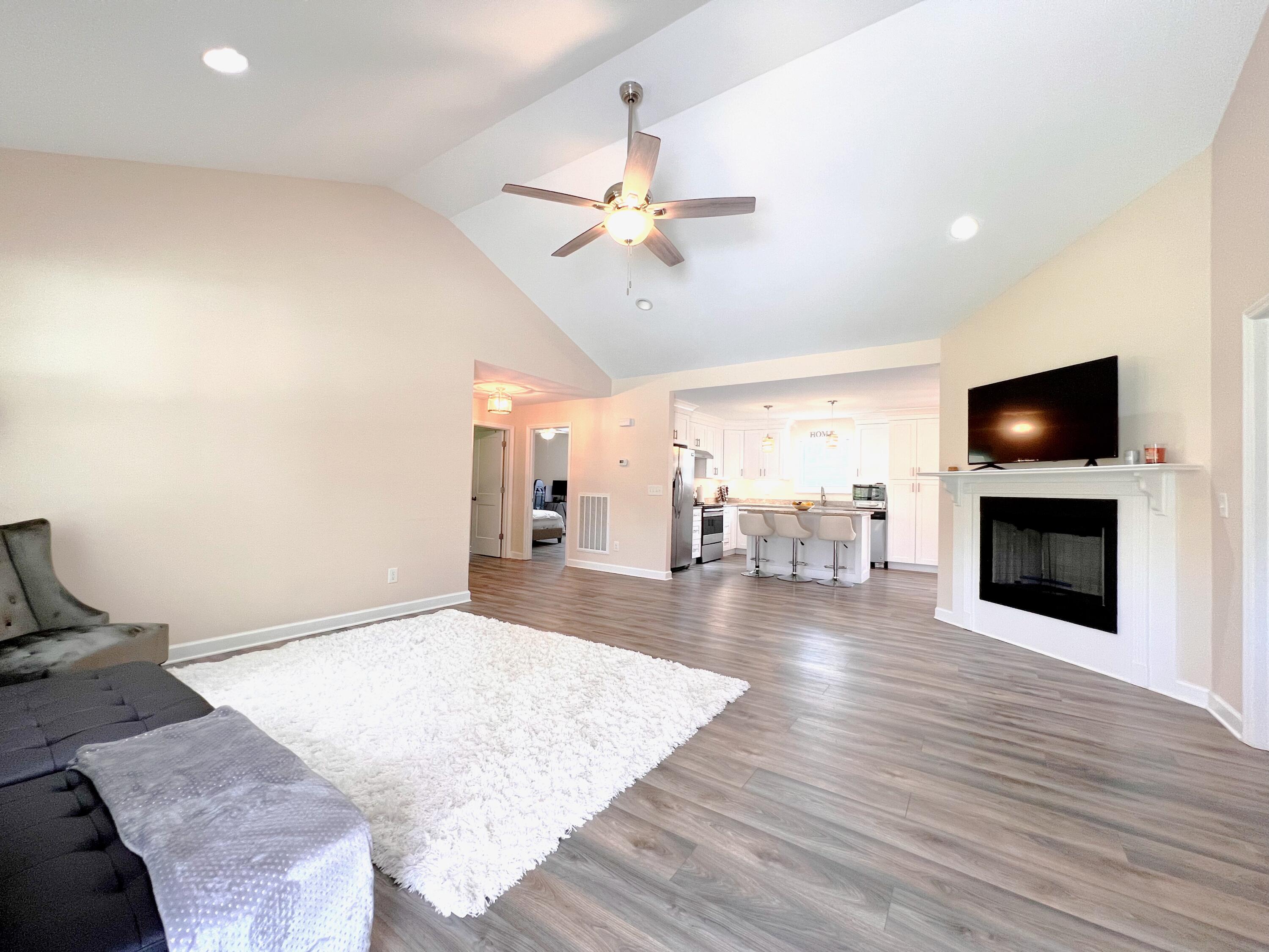 2125 Vinewood Drive
