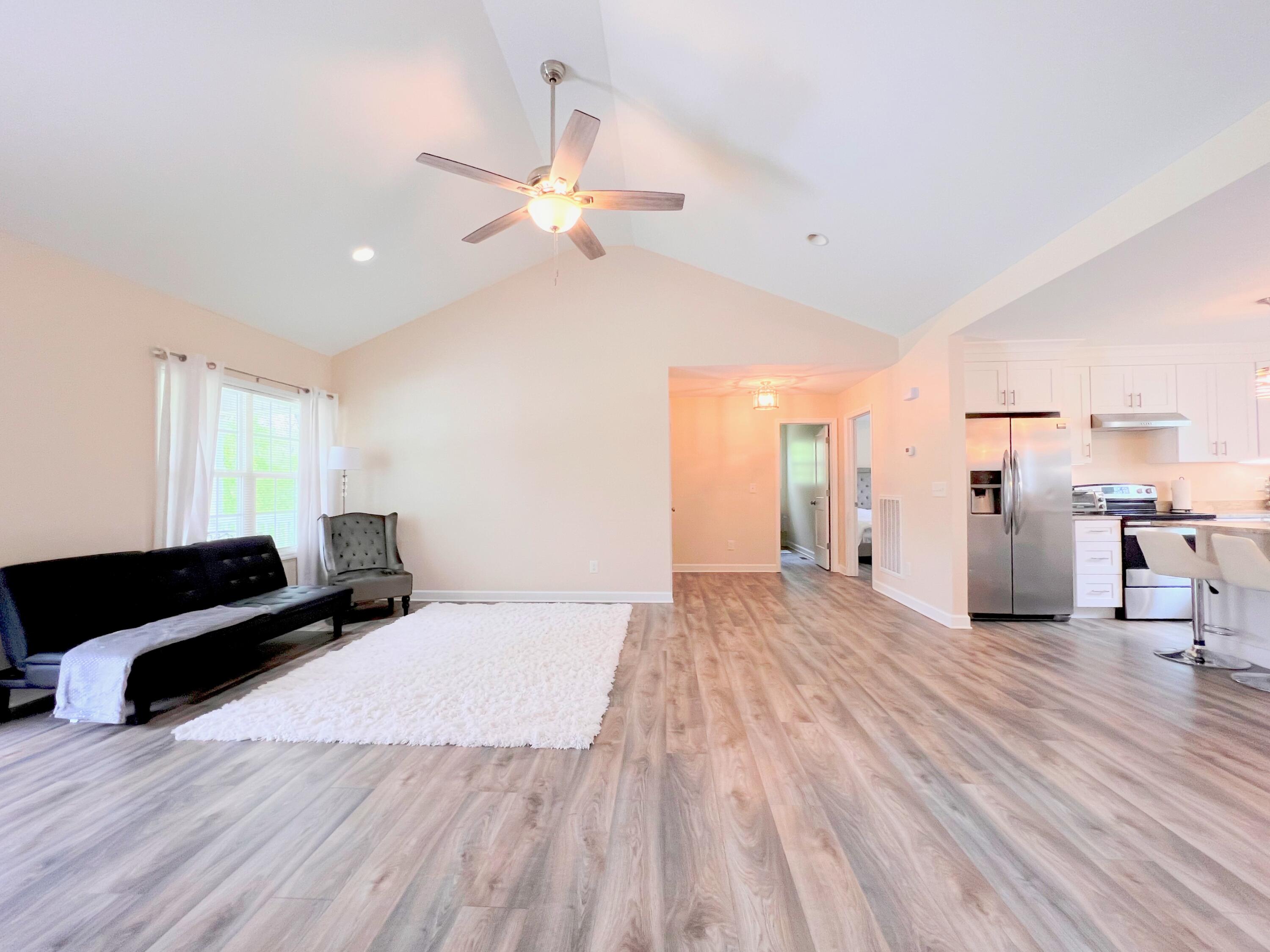 2125 Vinewood Drive