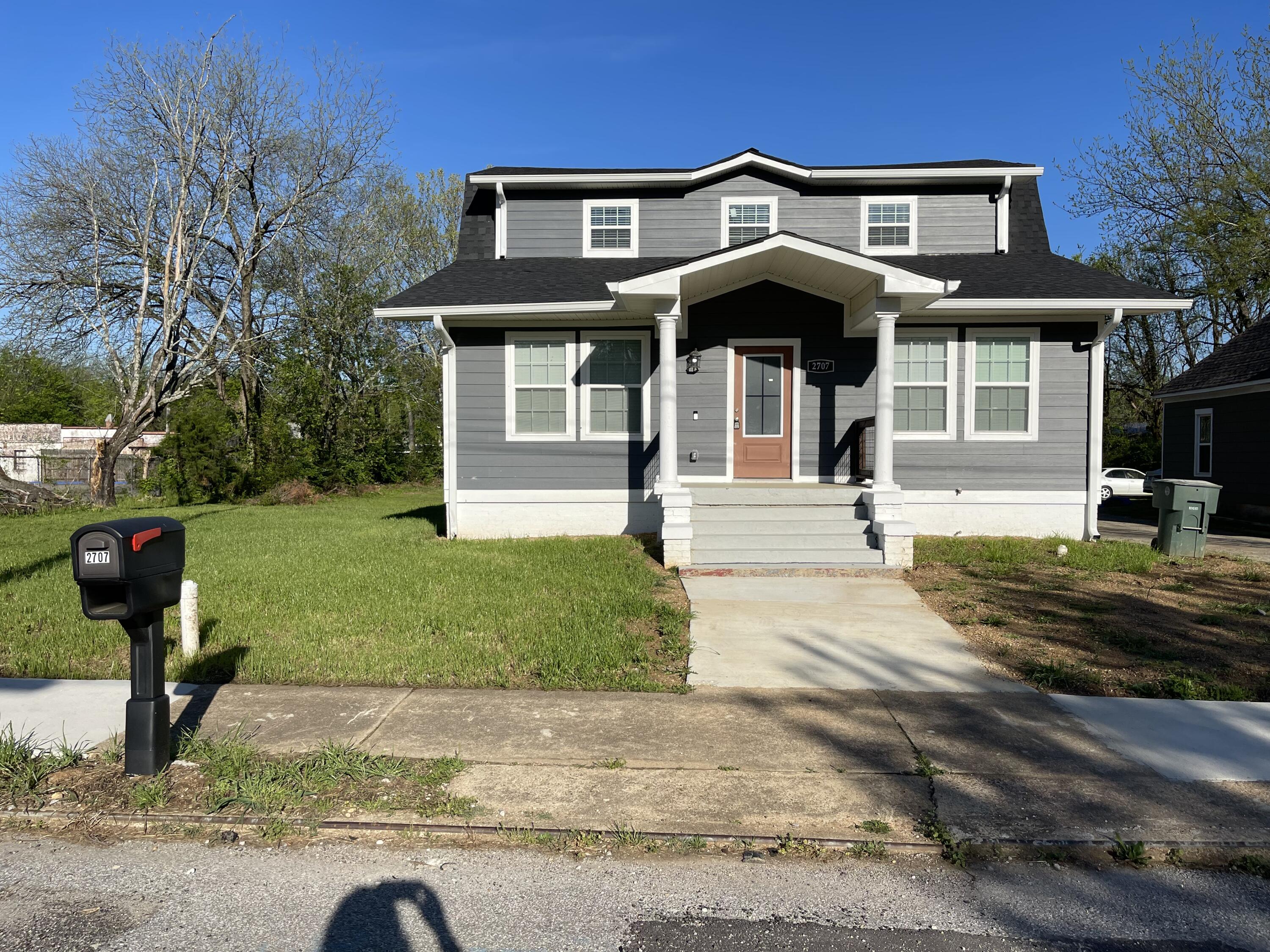 2707 N Chamberlain Avenue