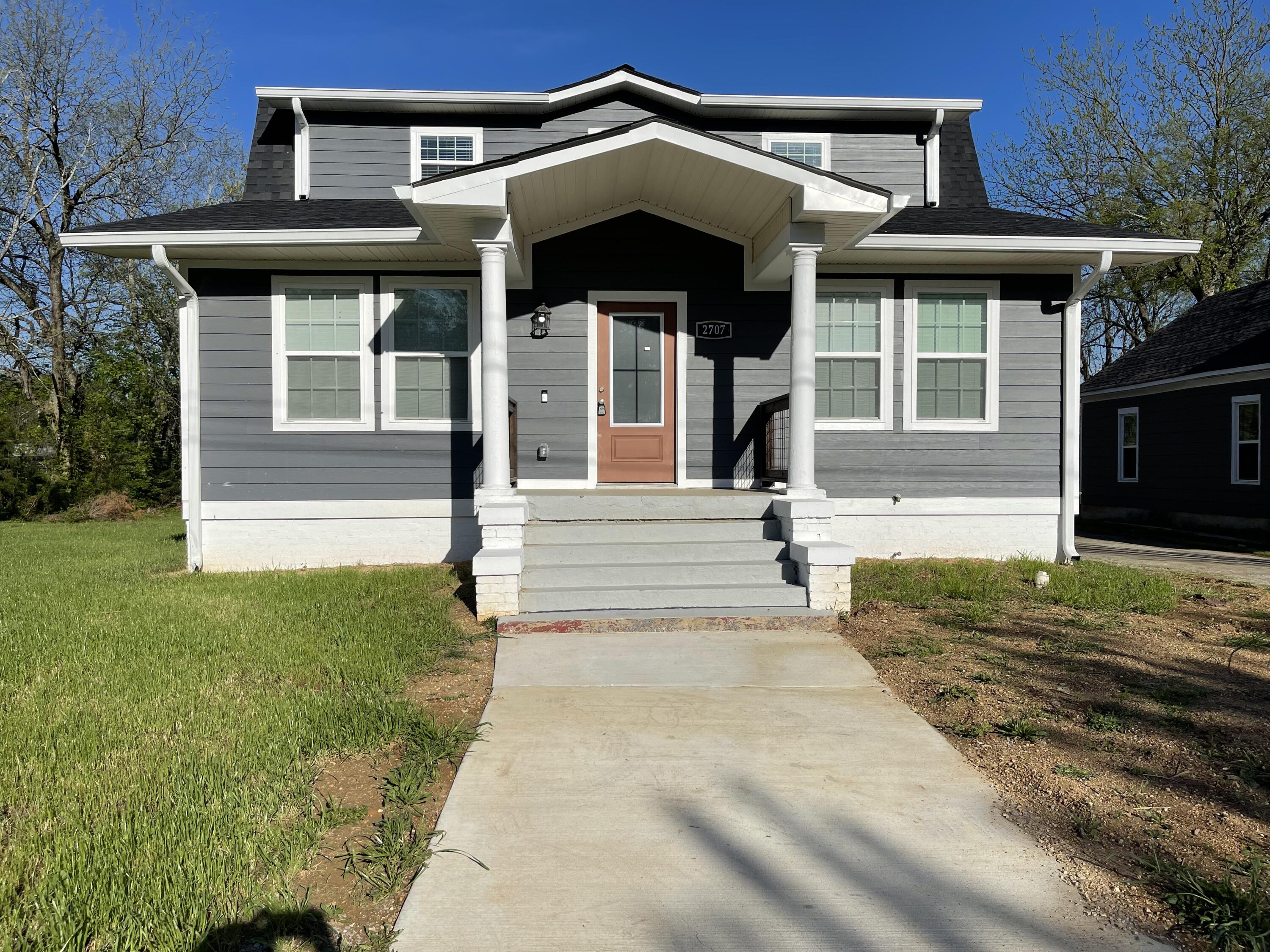 2707 N Chamberlain Avenue