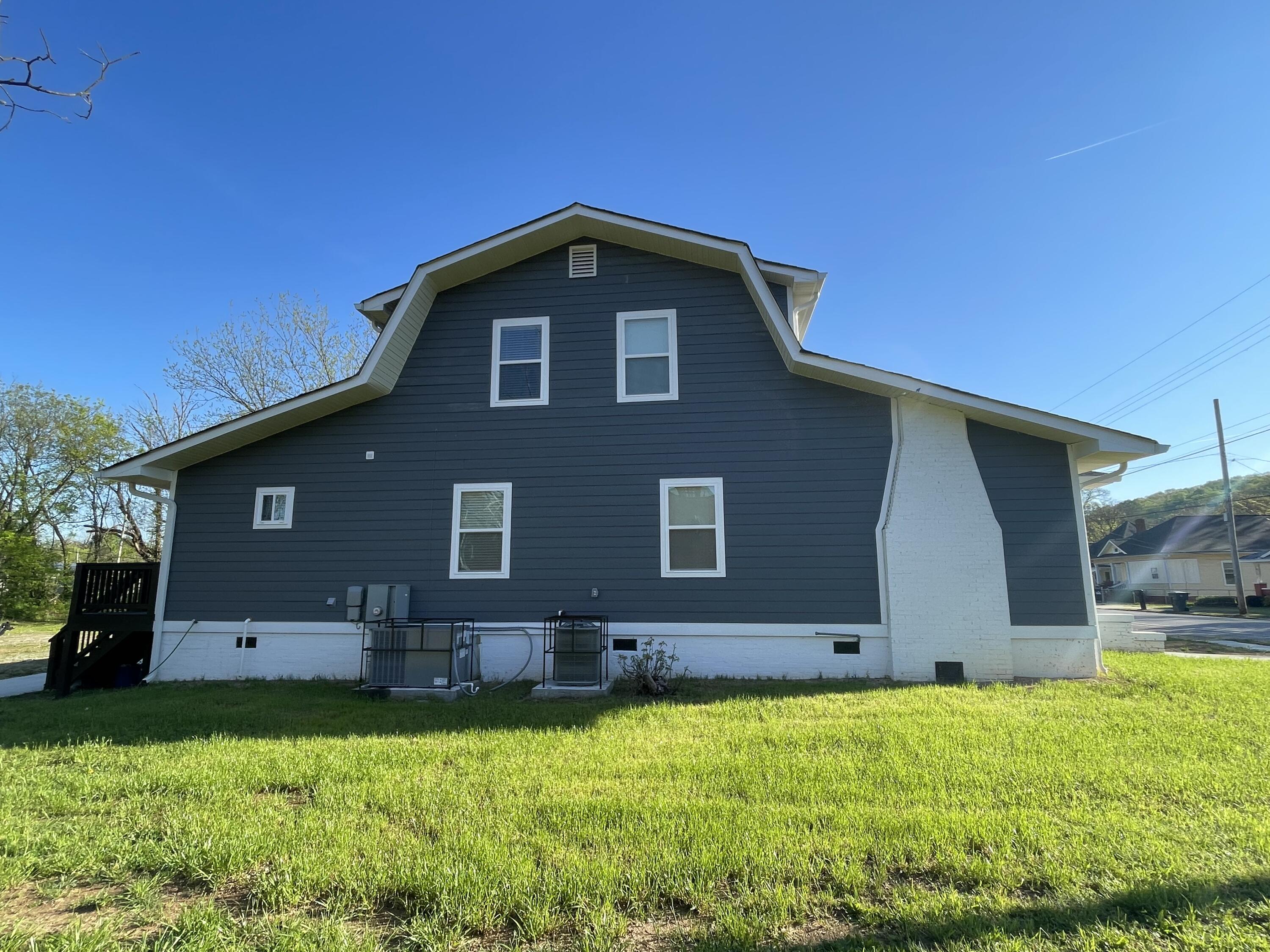 2707 N Chamberlain Avenue
