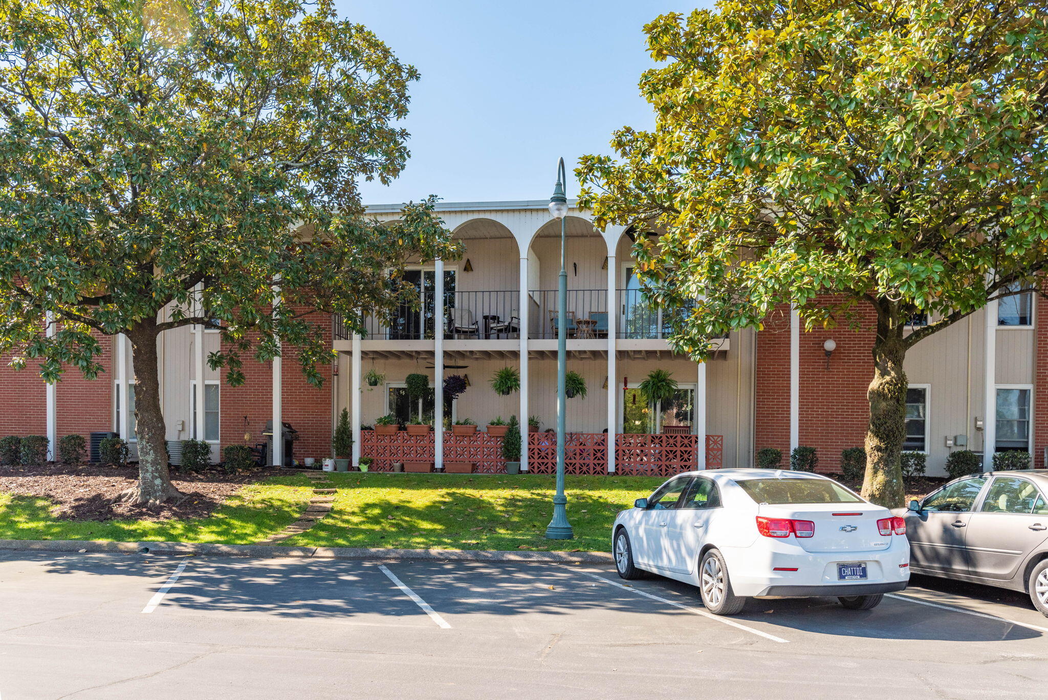 566 River Street
