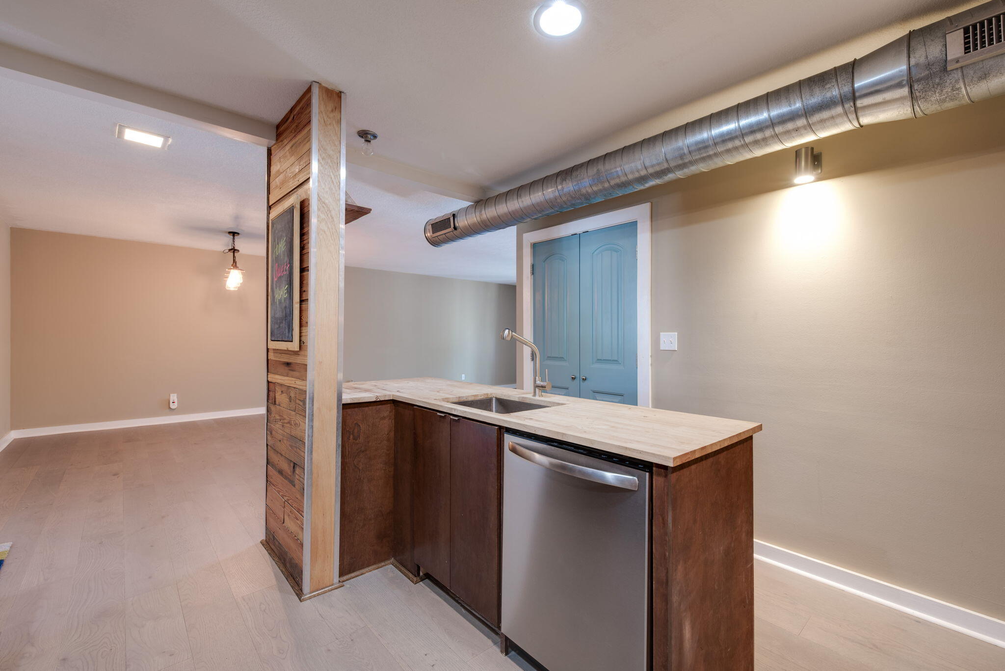 566 River Street