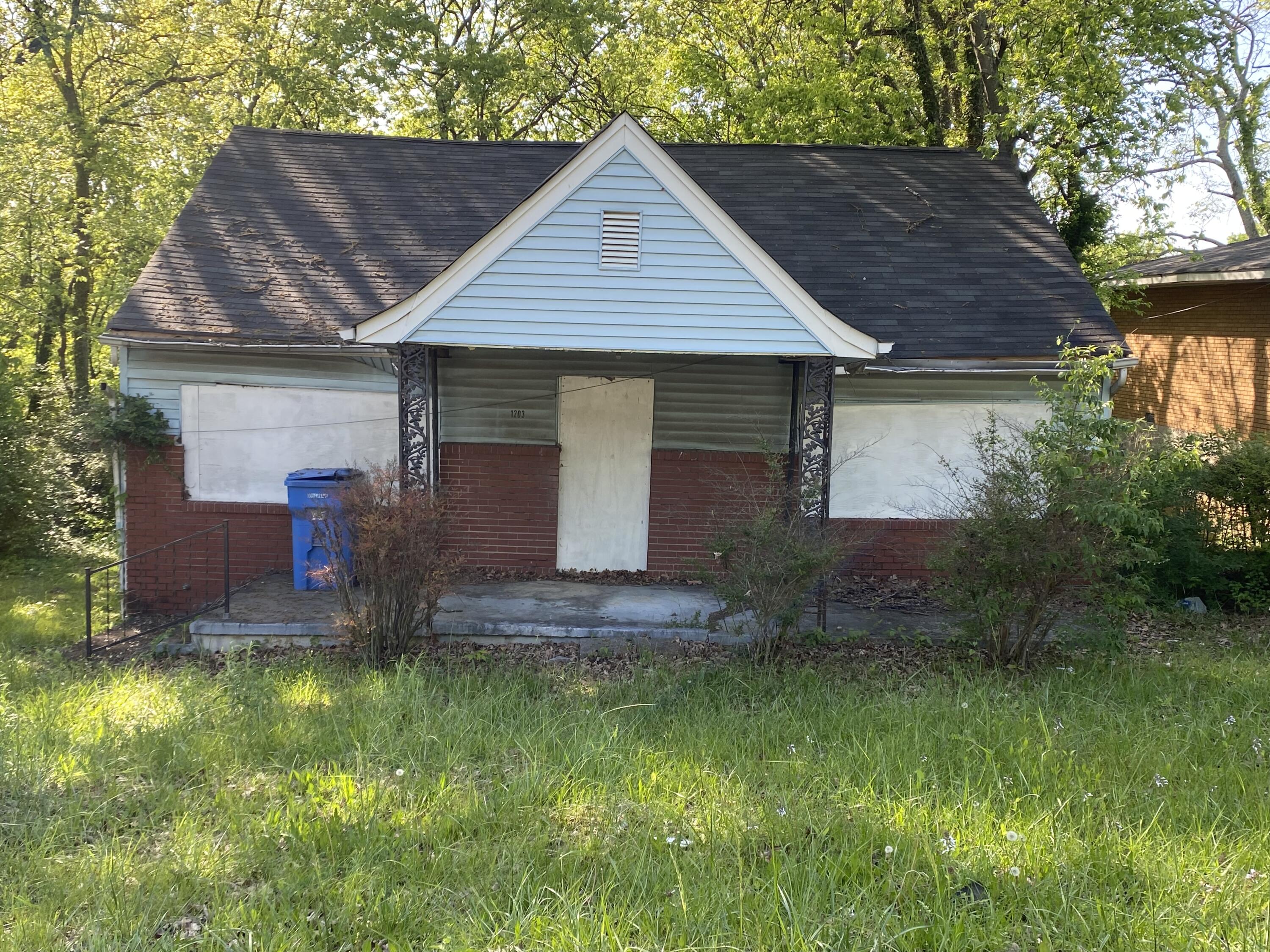 1203 N N Chamberlain Ave Avenue