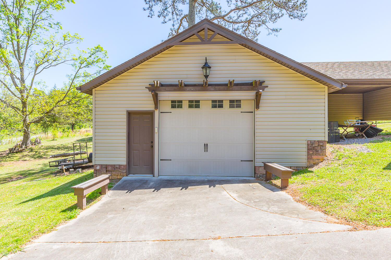 2140 E Emerson Road