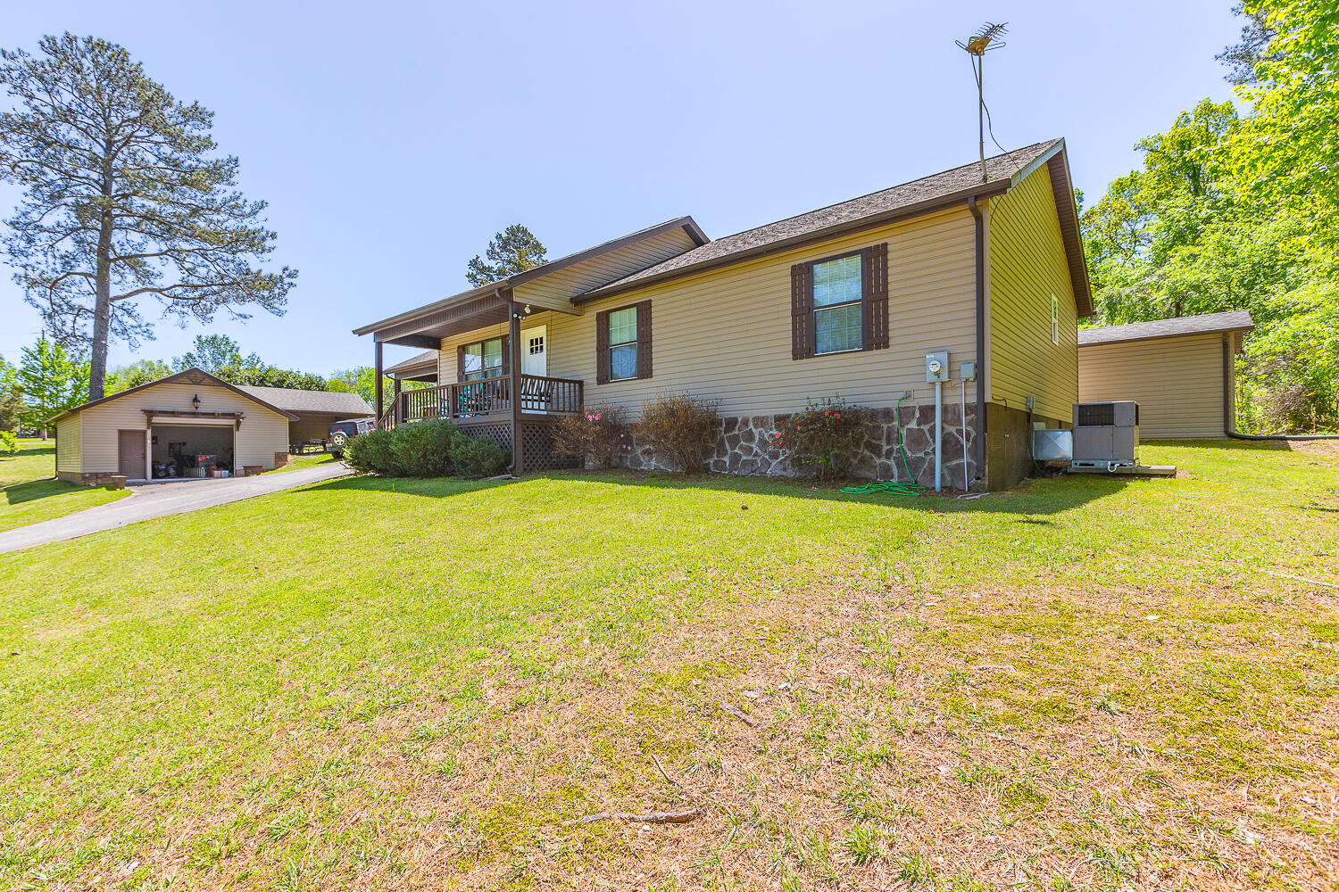 2140 E Emerson Road