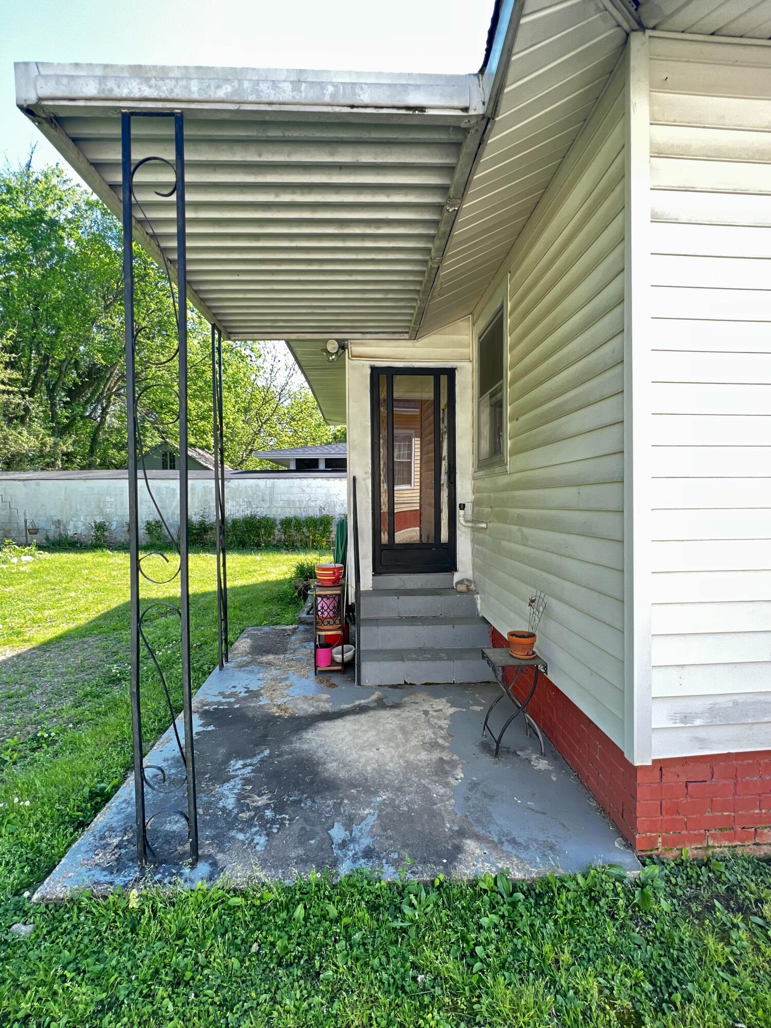 2716 N Chamberlain Avenue