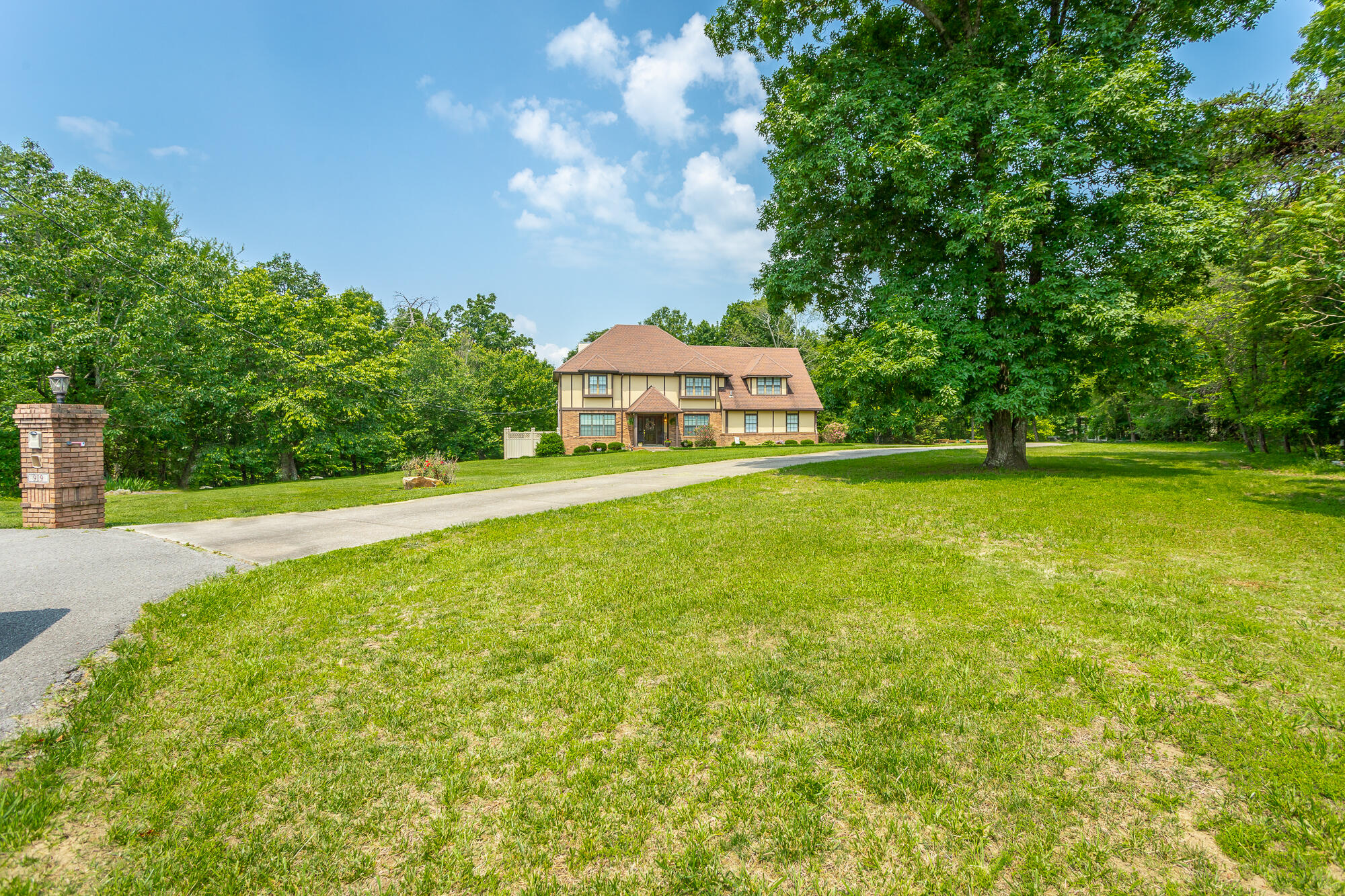 919 Rose Marie Court