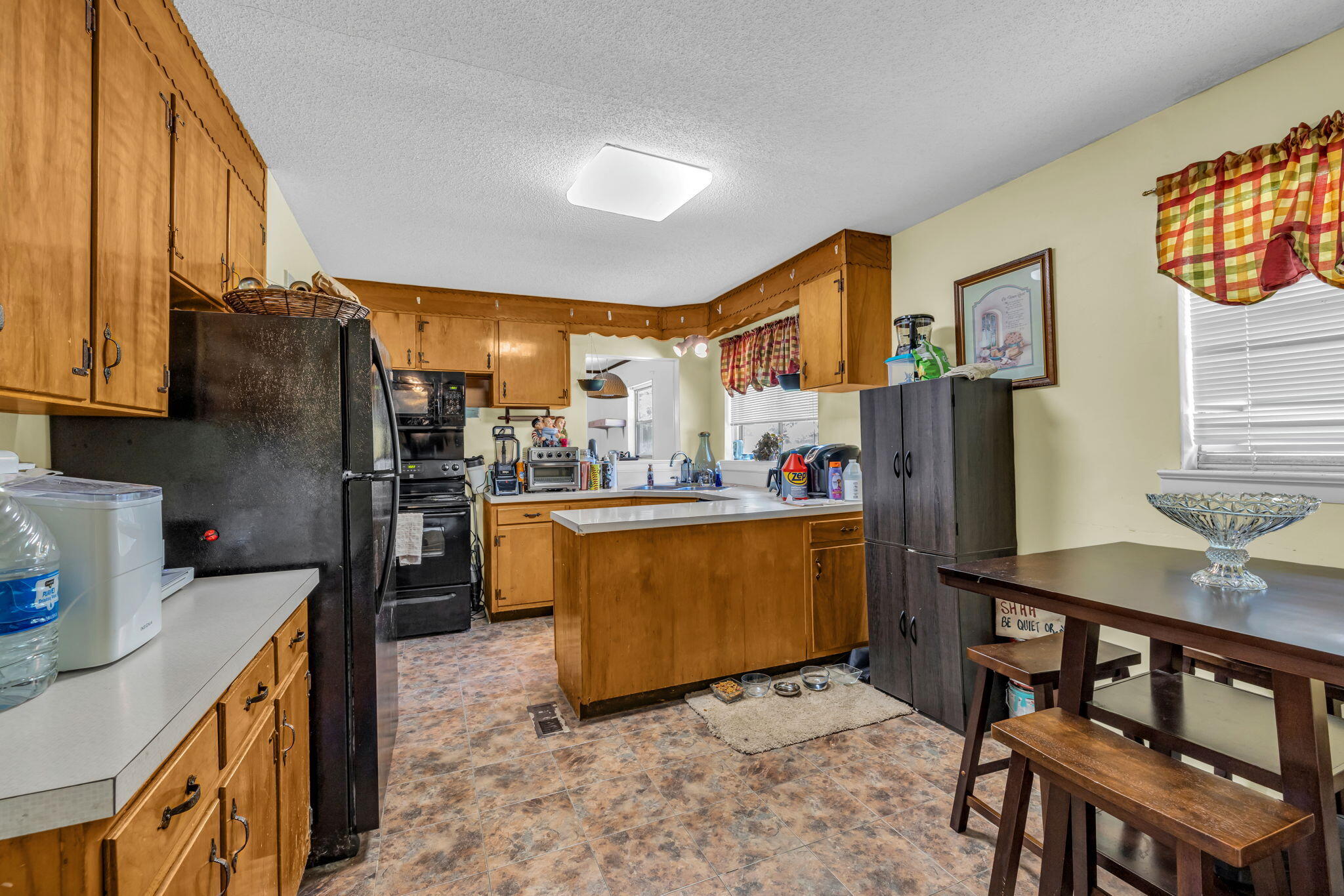 6 W Wotring Street