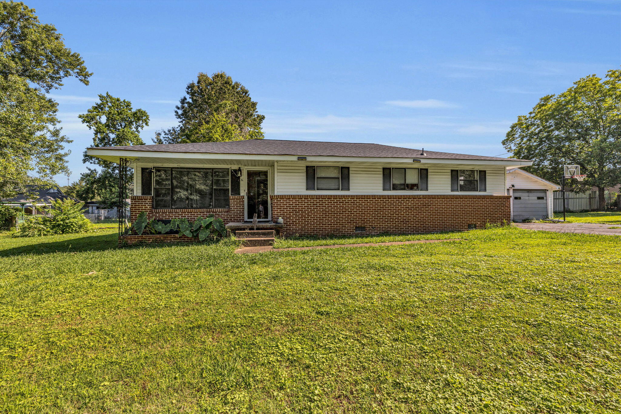 6 W Wotring Street