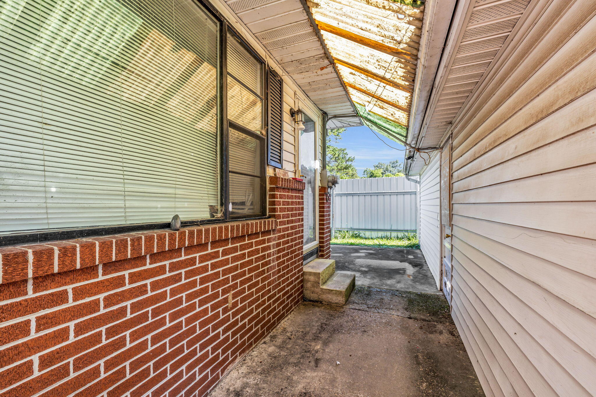 6 W Wotring Street
