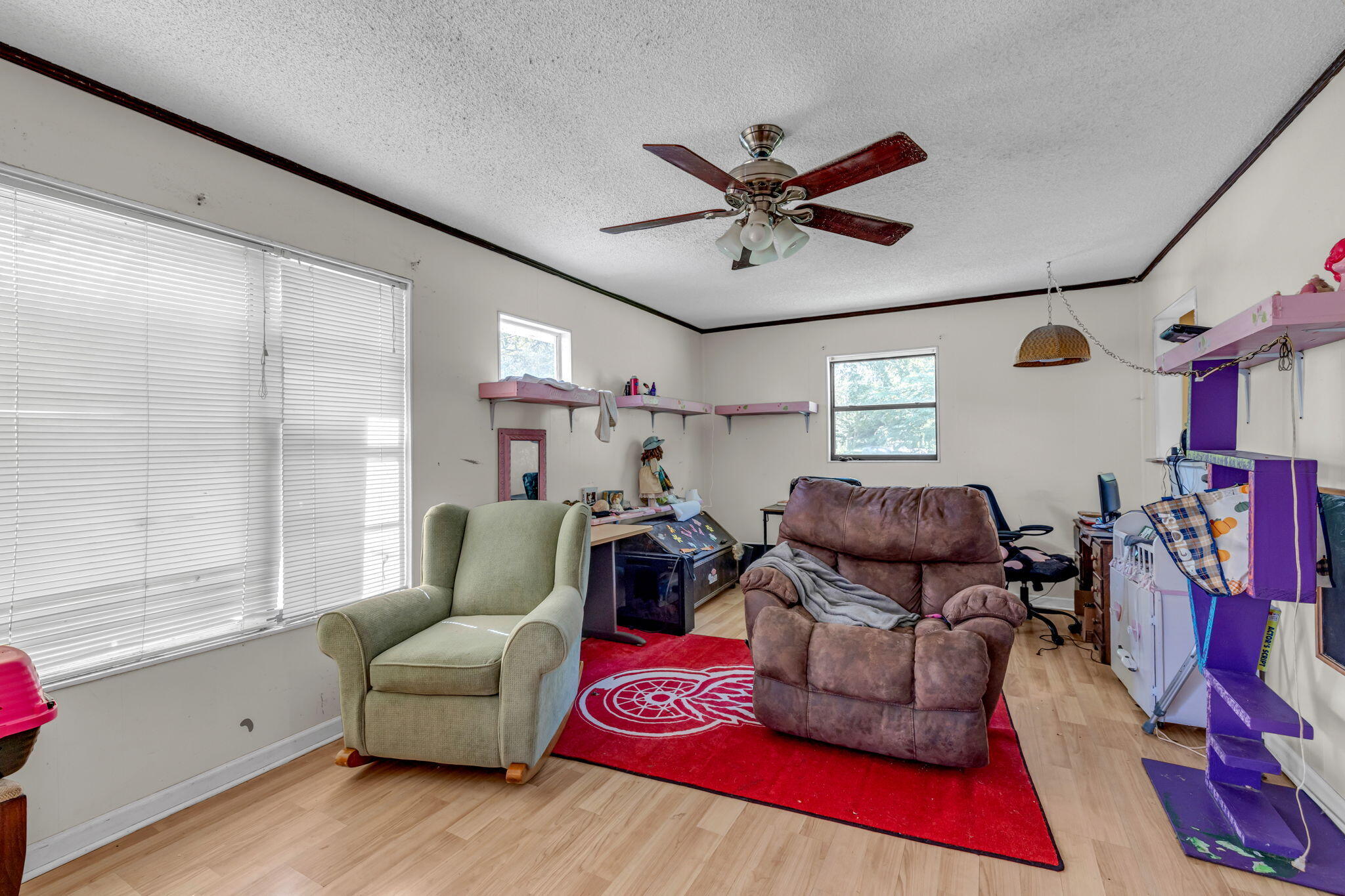 6 W Wotring Street