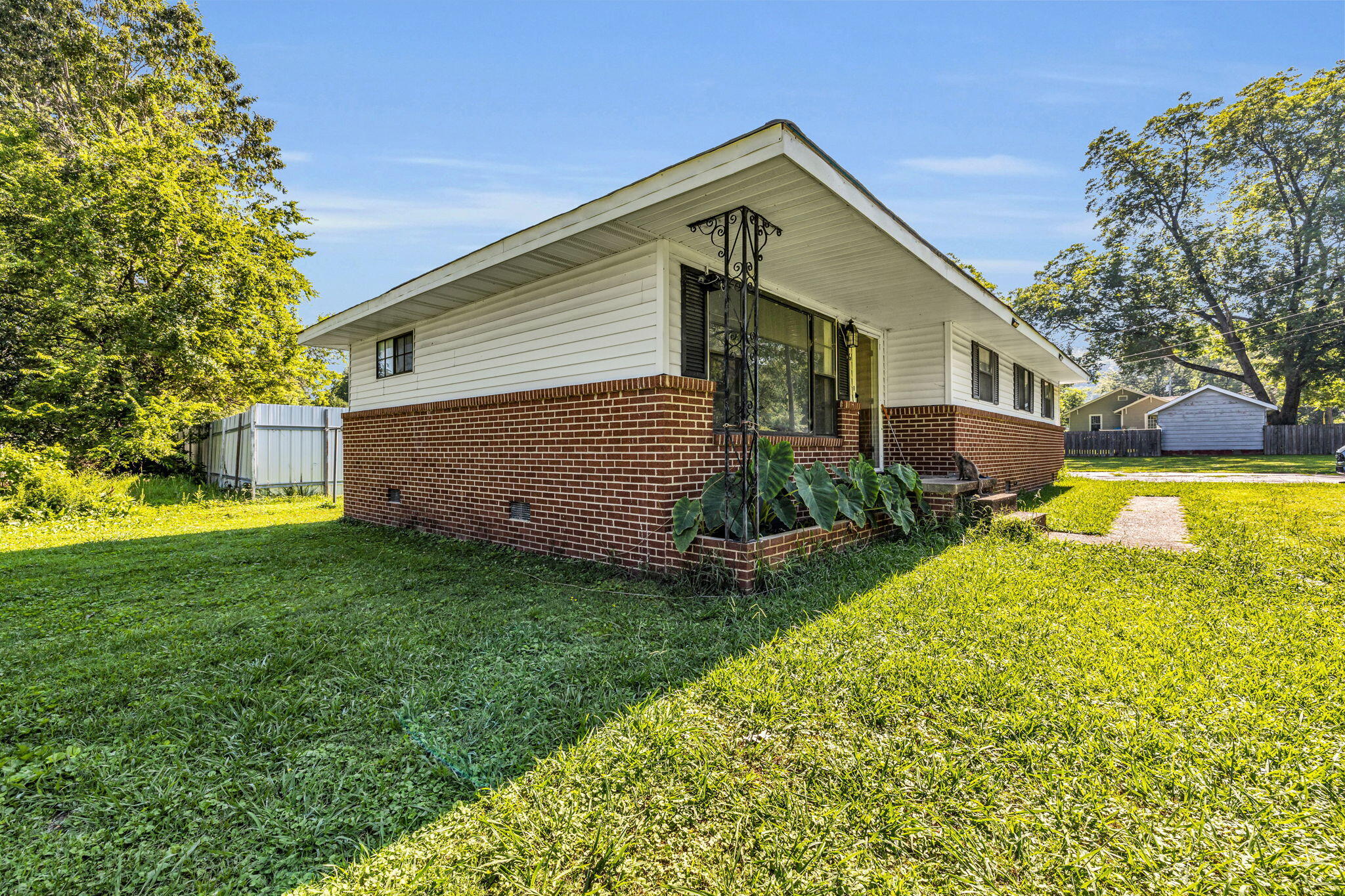 6 W Wotring Street