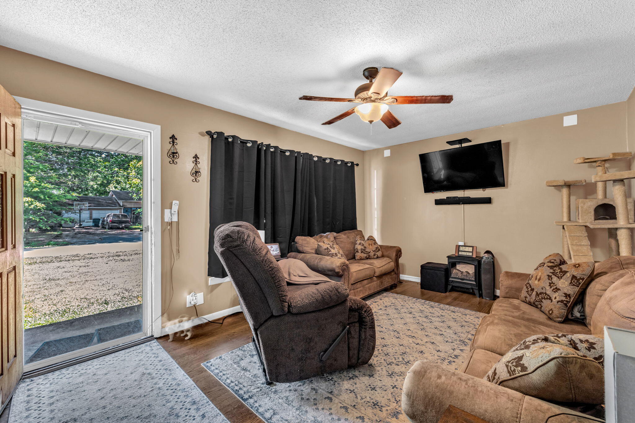 6 W Wotring Street