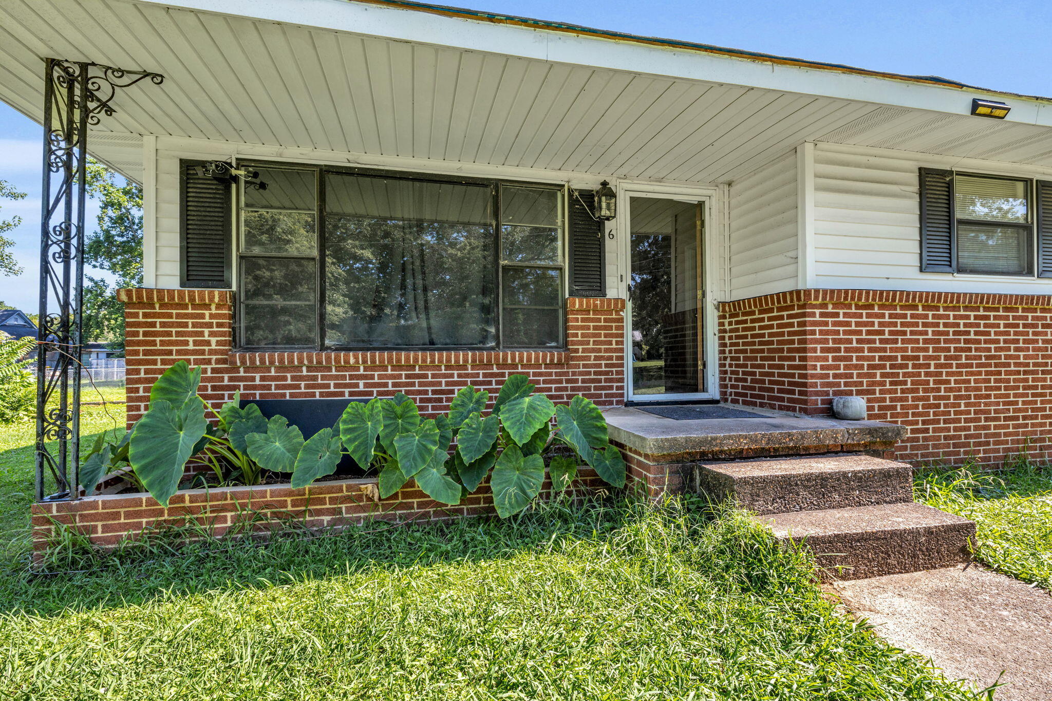 6 W Wotring Street