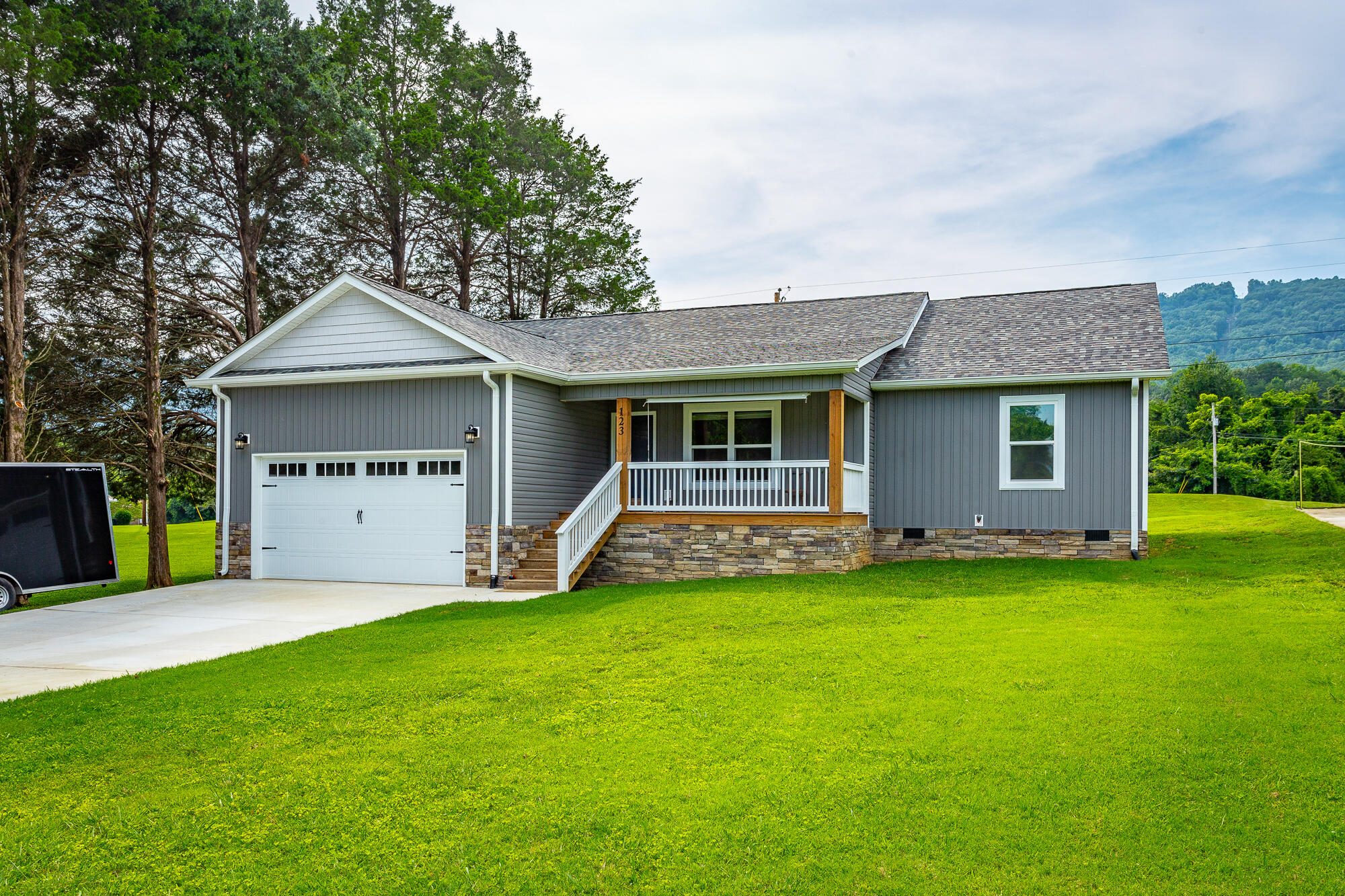 123 Hill Circle