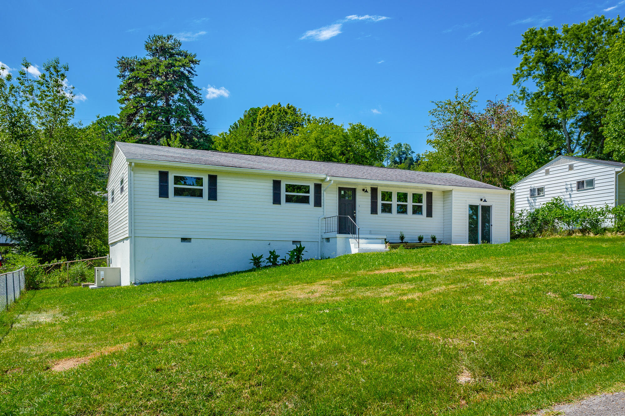 1609 Monterey Drive