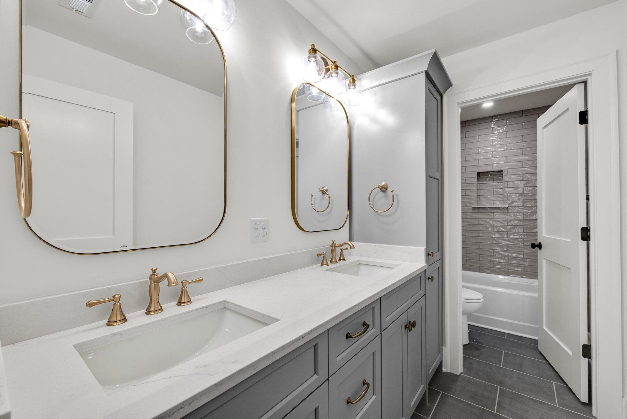 1238 London Woods Way, 37