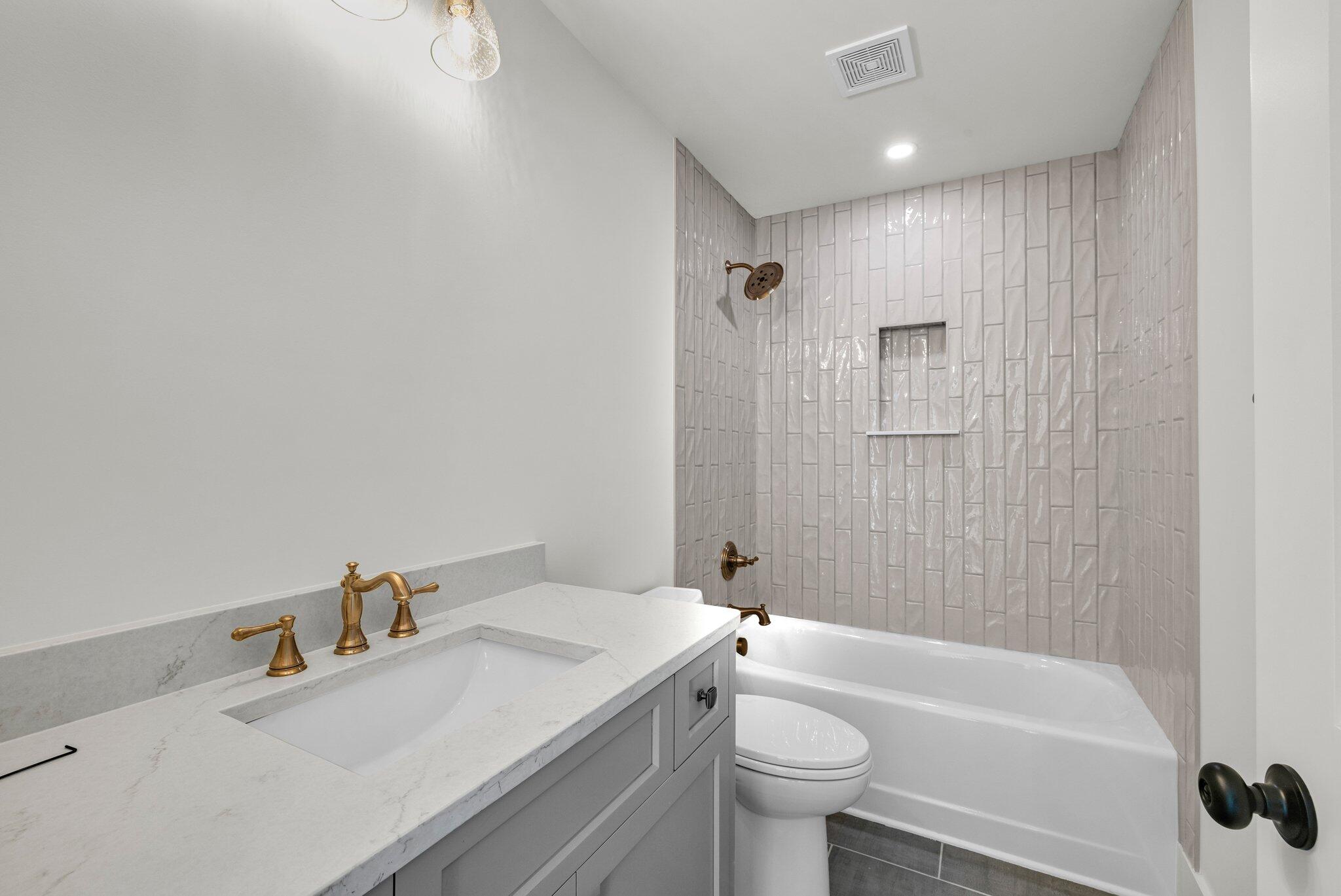 1238 London Woods Way, 37