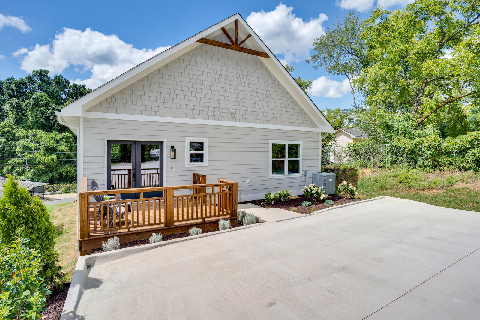405 Hedgewood Drive