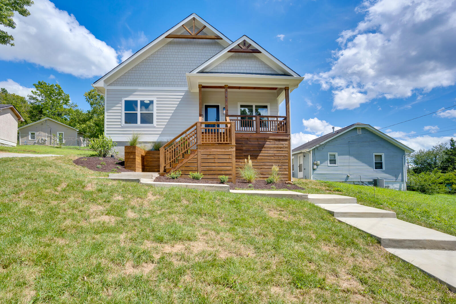 405 Hedgewood Drive