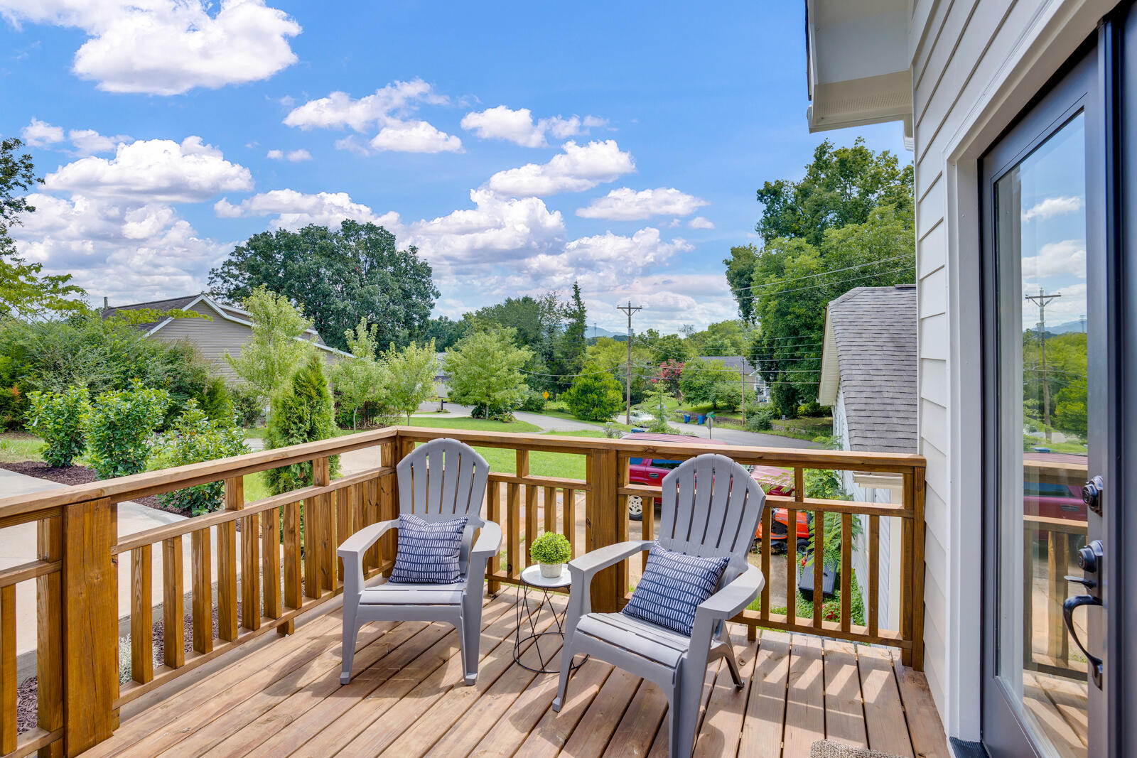 405 Hedgewood Drive