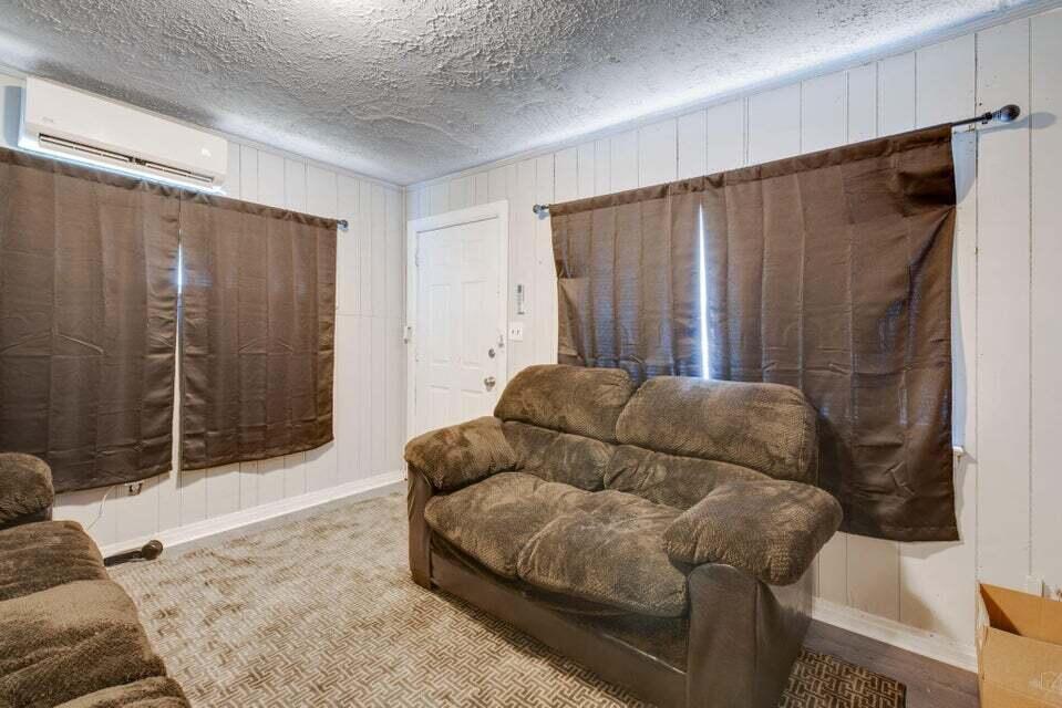 700 N Highland Park Avenue