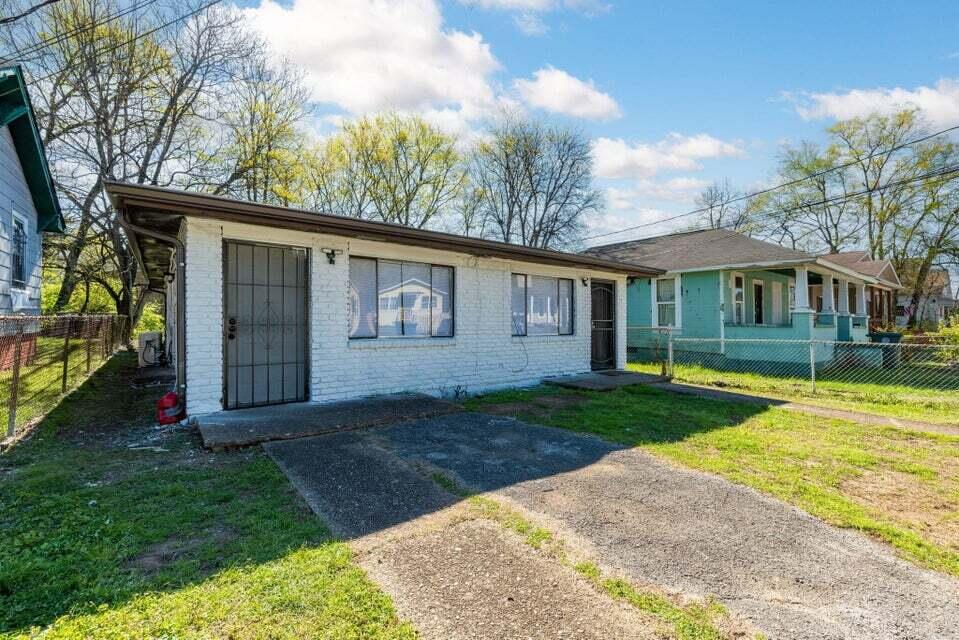 700 N Highland Park Avenue