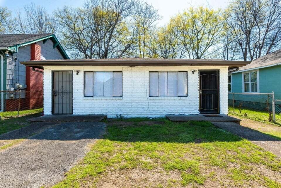700 N Highland Park Avenue
