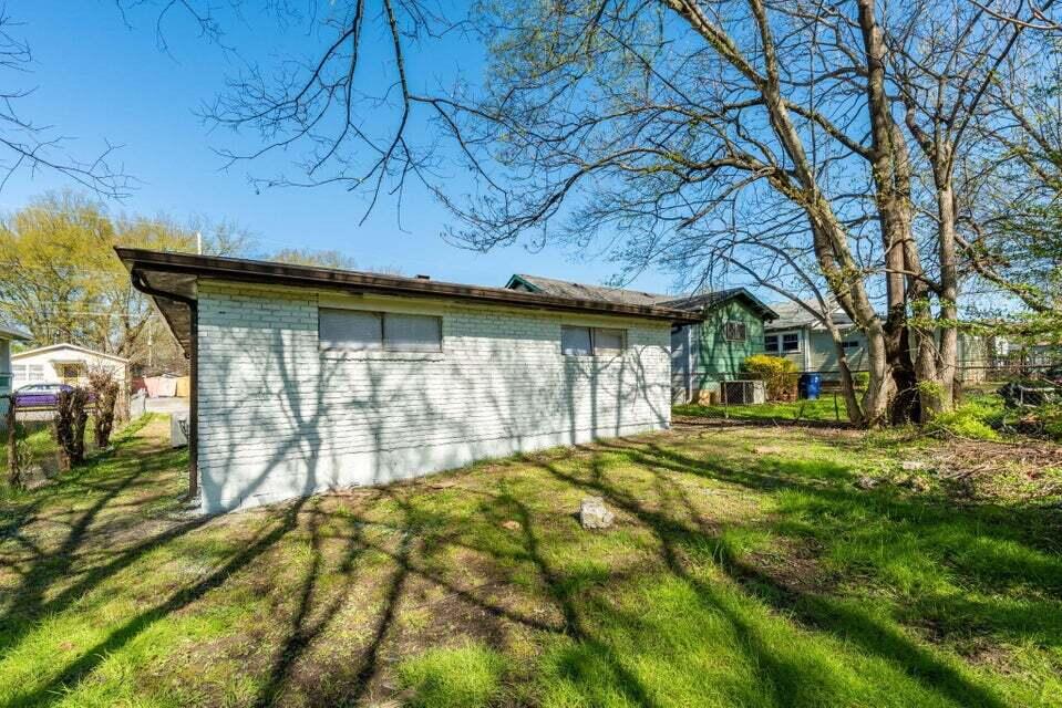 700 N Highland Park Avenue