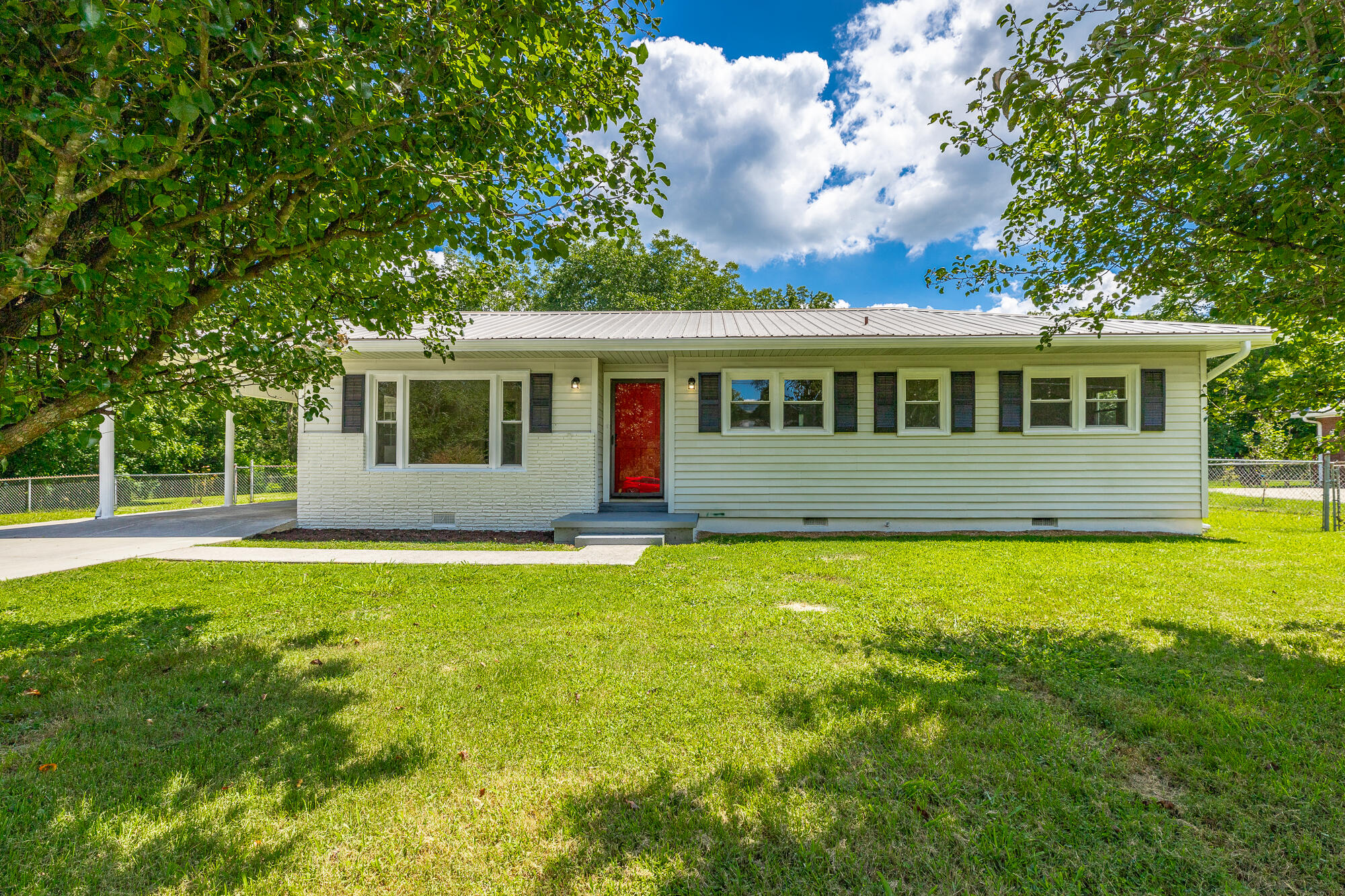 1305 SW Blount Avenue