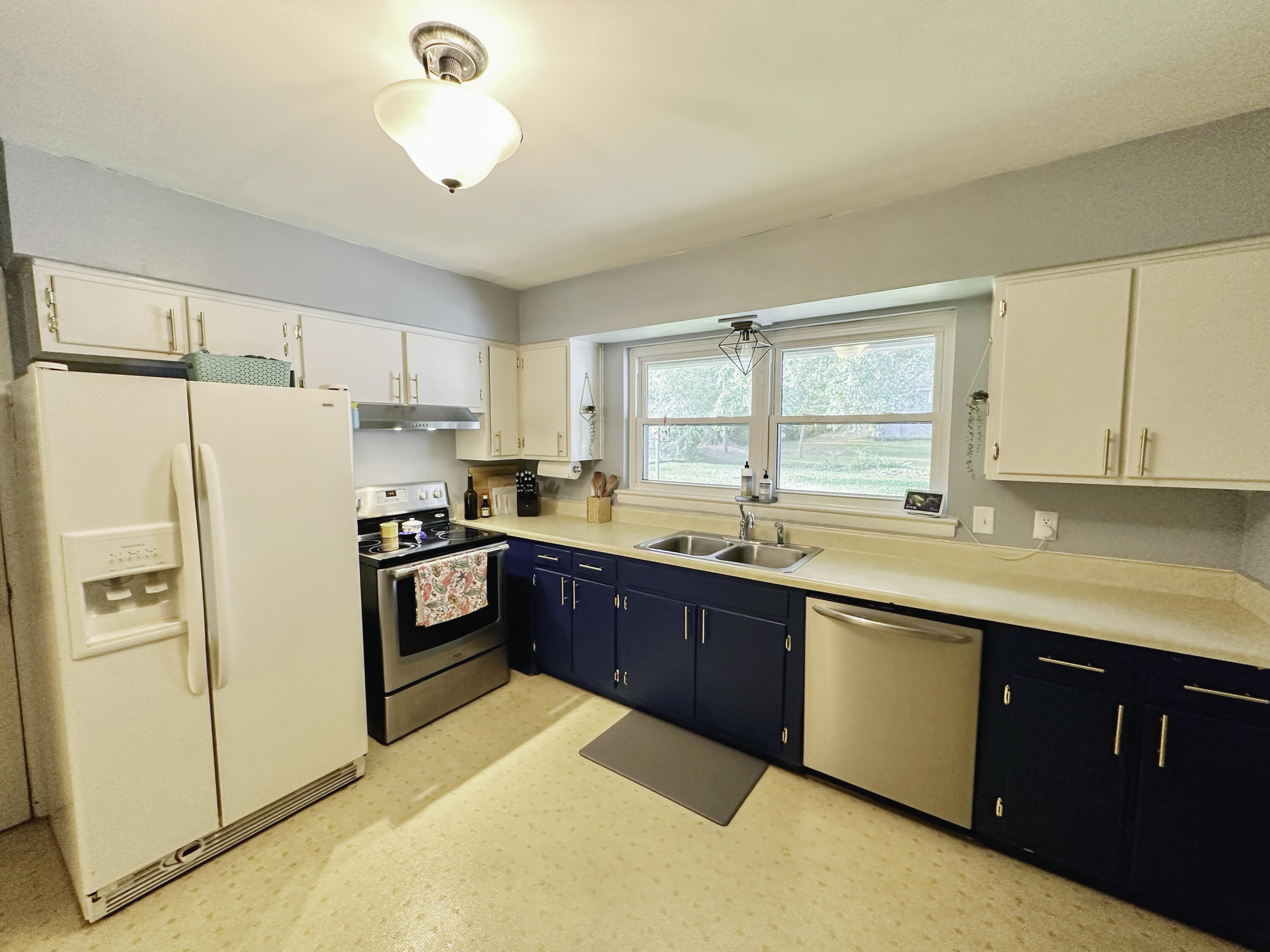 4708 Fairwood Lane